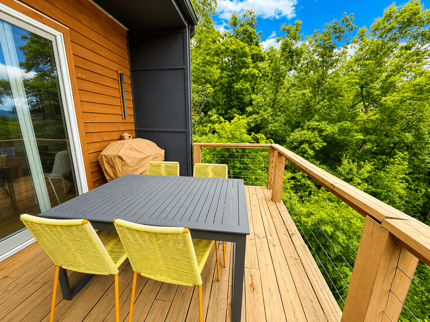 Dinner with a side of fresh mountain air.
Fire up the grill and enjoy meals outdoors on the upper deck, surrounded by the trees and overlooking beautiful Lake Santeetlah.