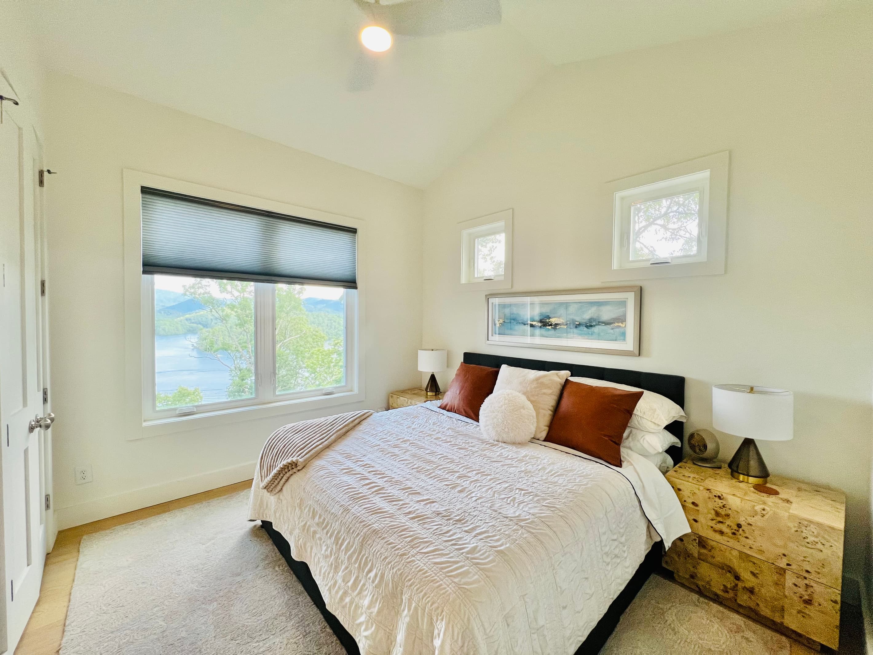 Wake up to lake views.
The main-level primary suite features a king bed, peaceful mountain and lake views, and a private ensuite bathroom with a spacious walk-in shower and double vanity.