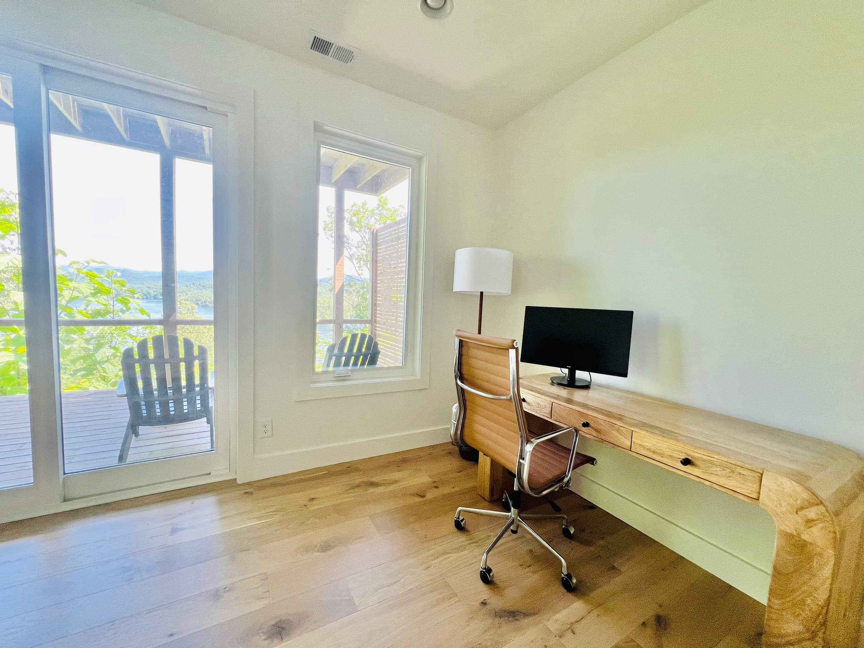 Work with a view.
Need to check in with the office? A dedicated workspace in the rec room offers a comfortable desk setup and lake views that make remote work a little easier.