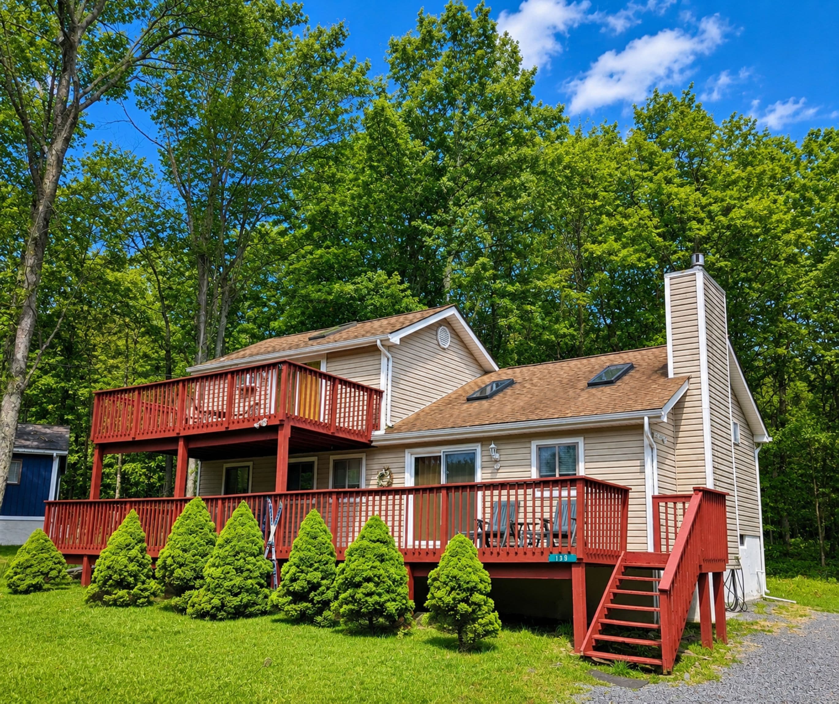 Welcome to our home in Arrowhead Lake - Pocono Mountains - Serhii Vacation Rentals