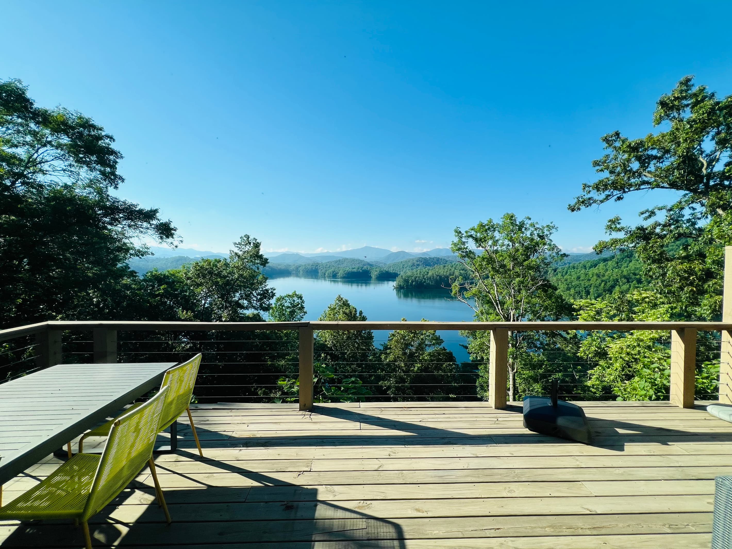 This deck was made for slow mornings, sunset dinners, and everything in between. 🌿🏔️