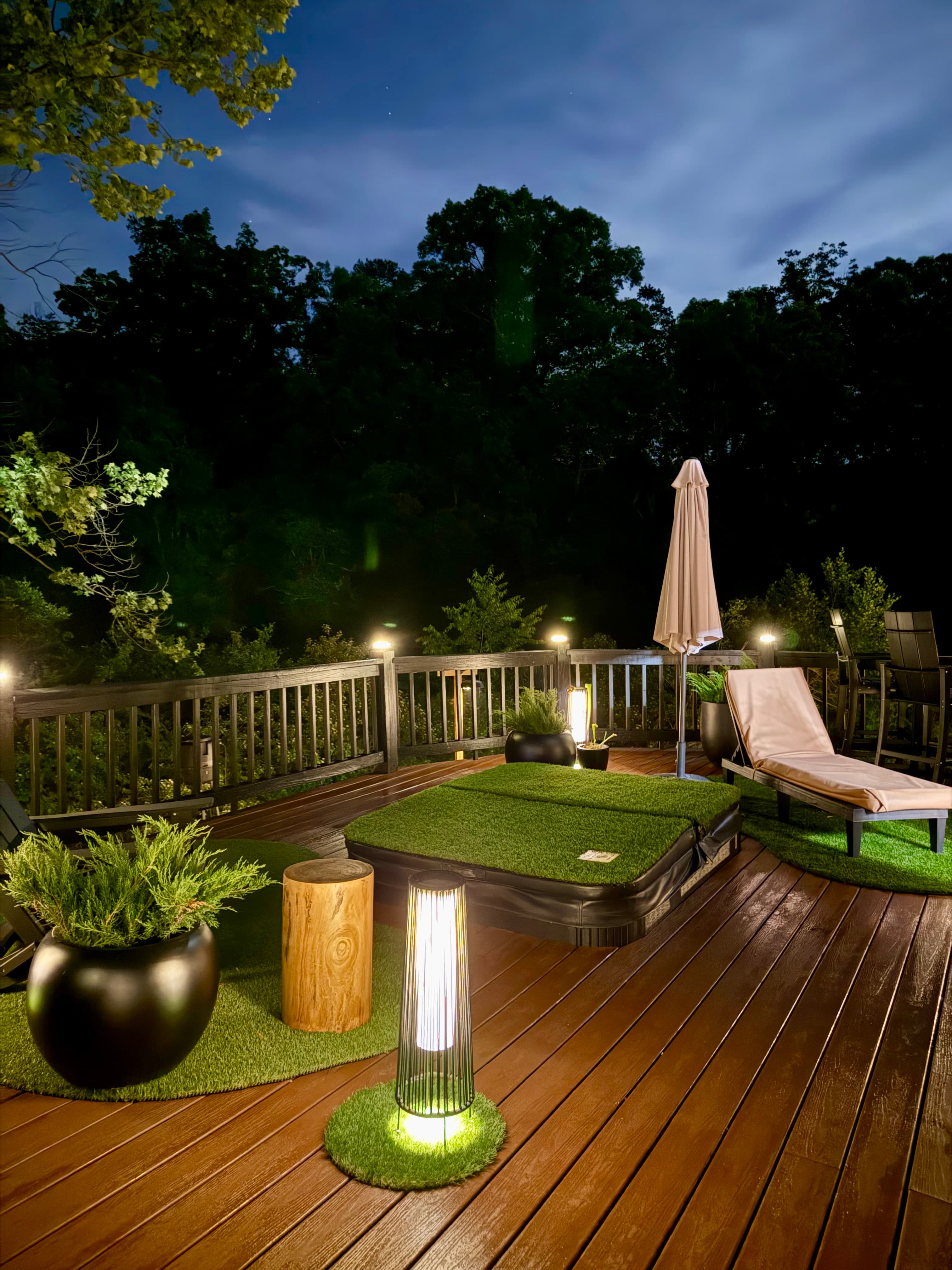 Master Bedroom Patio / Hot Tub Lounge