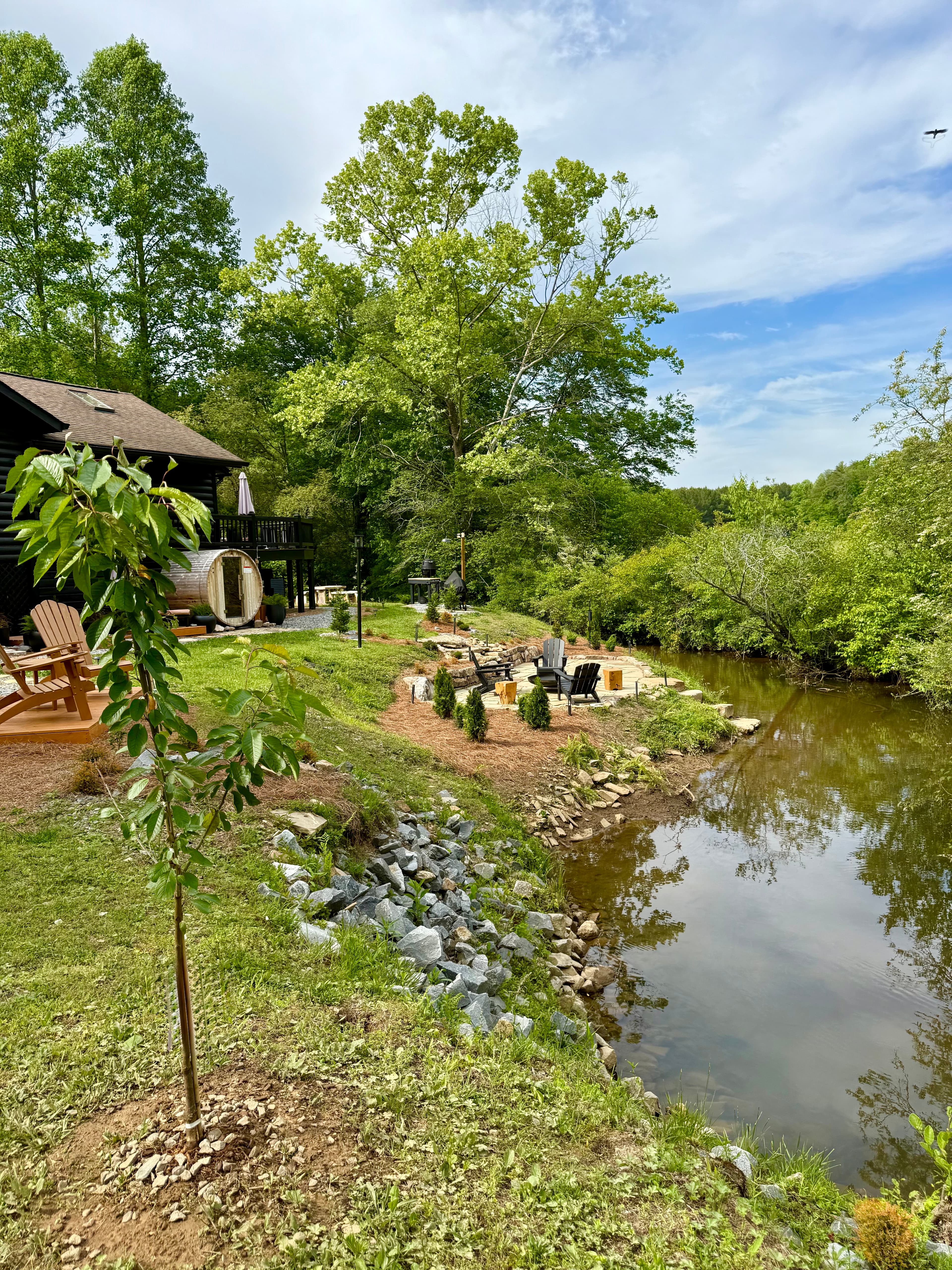 Creekside Lounge