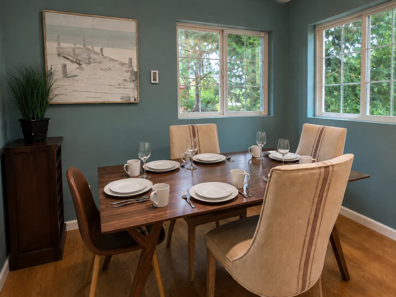 Dinnear table .png