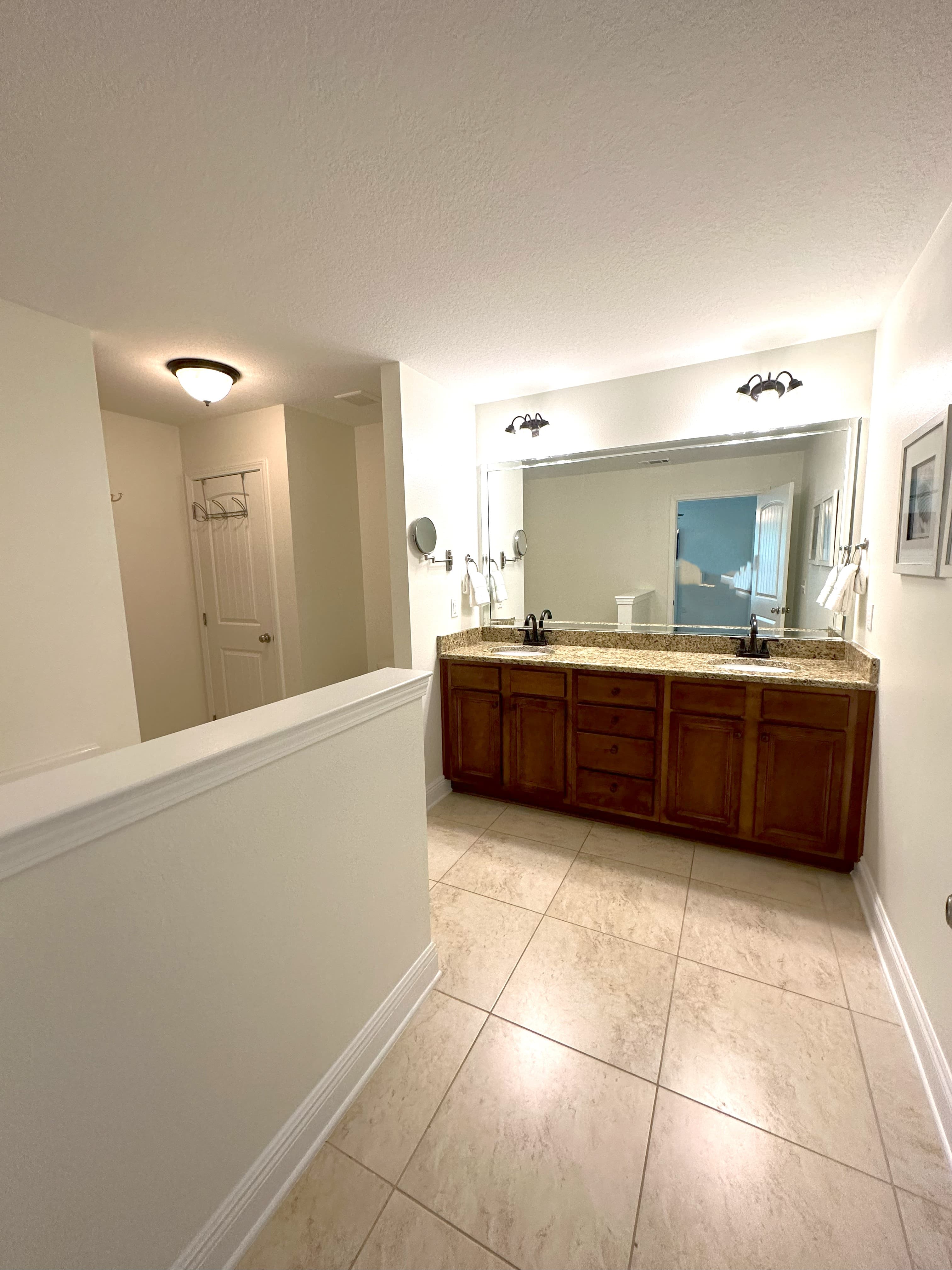 Bedroom 1 Full Bath En Suite