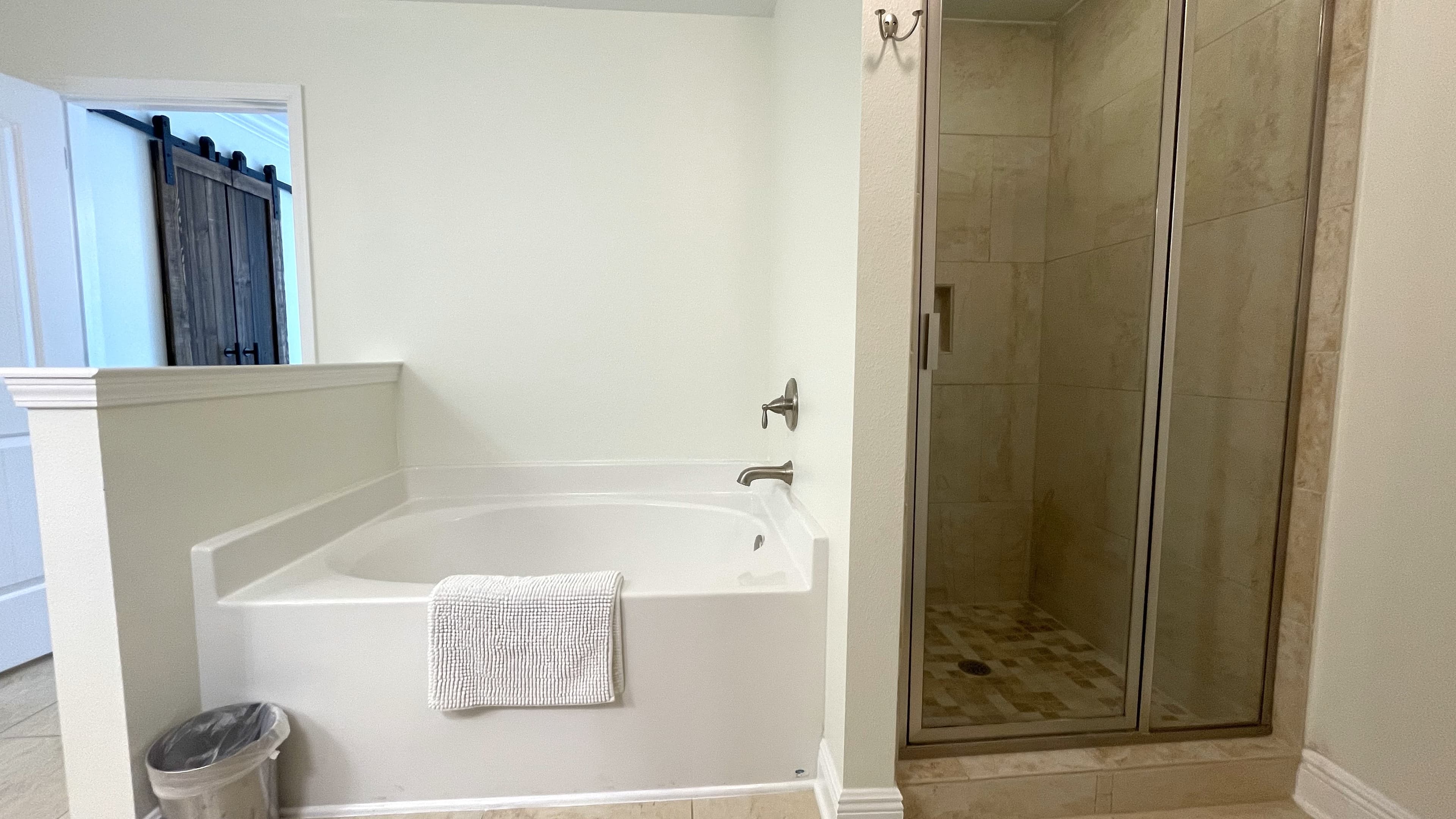 Bedroom 1 King -Bath