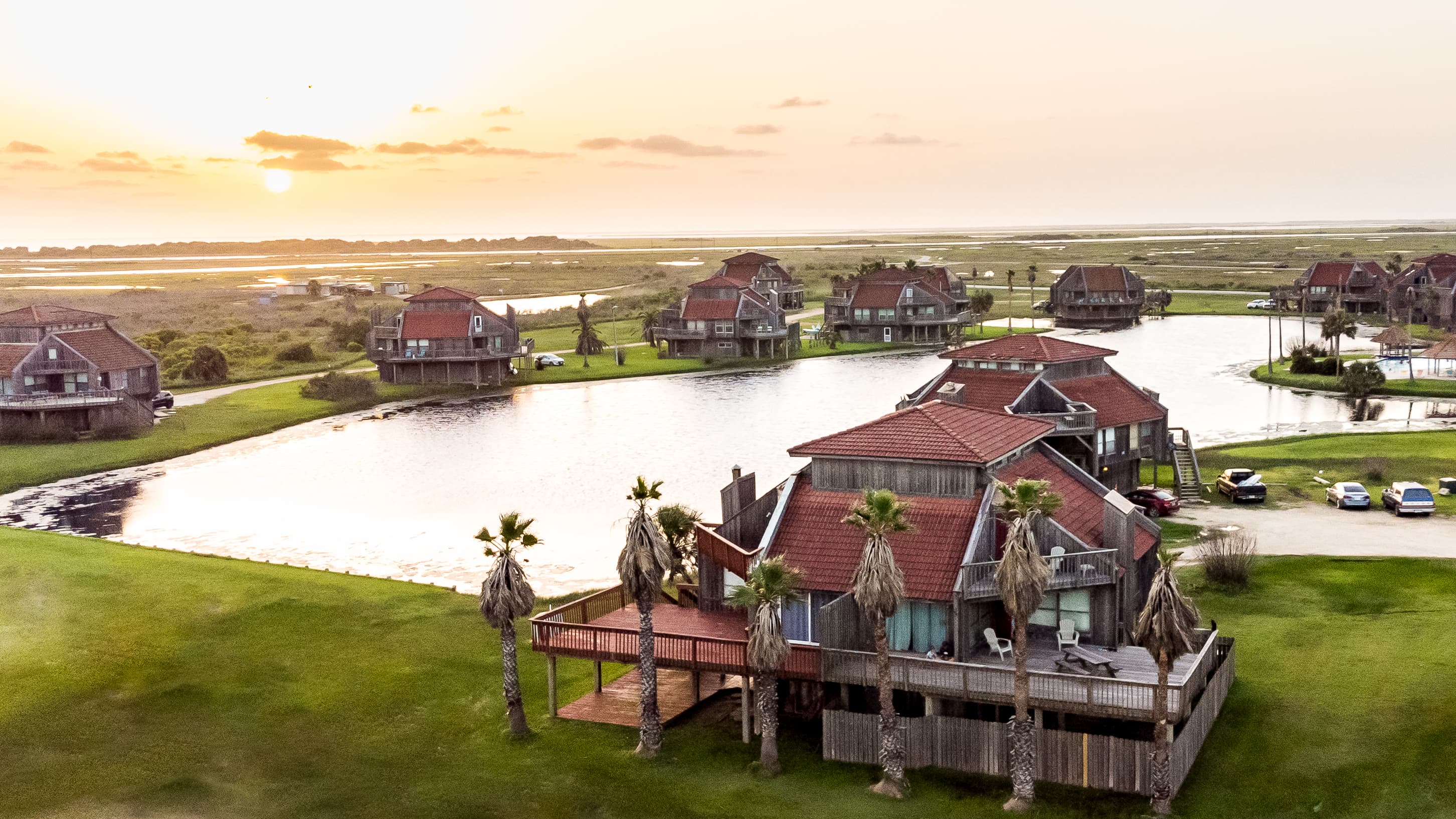 Gorda Getaway Matagorda Texas Beachfront and Lagoon Rental (no privacy fence)