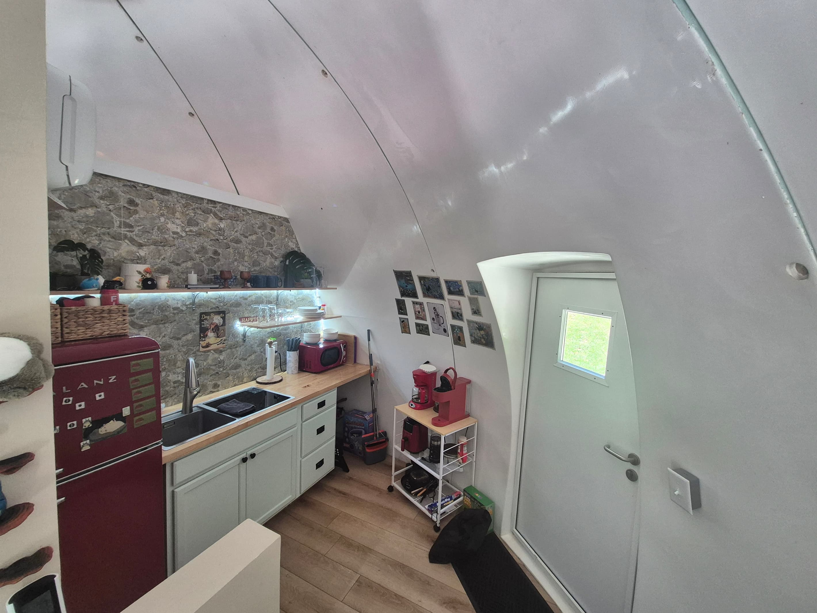 Whispering Wood - Kitchenette