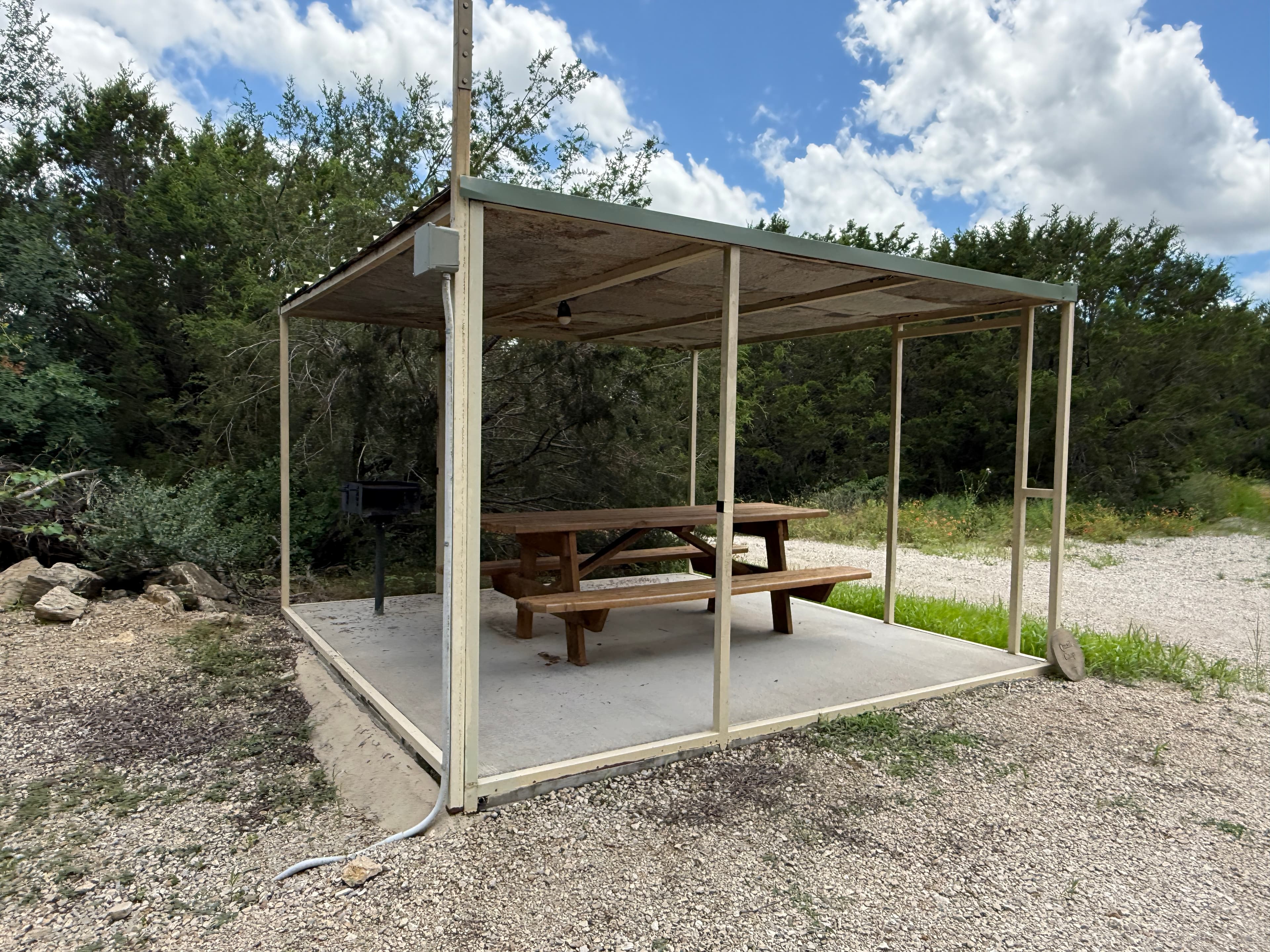 Serenity Campsite Lake Godstone Shelter