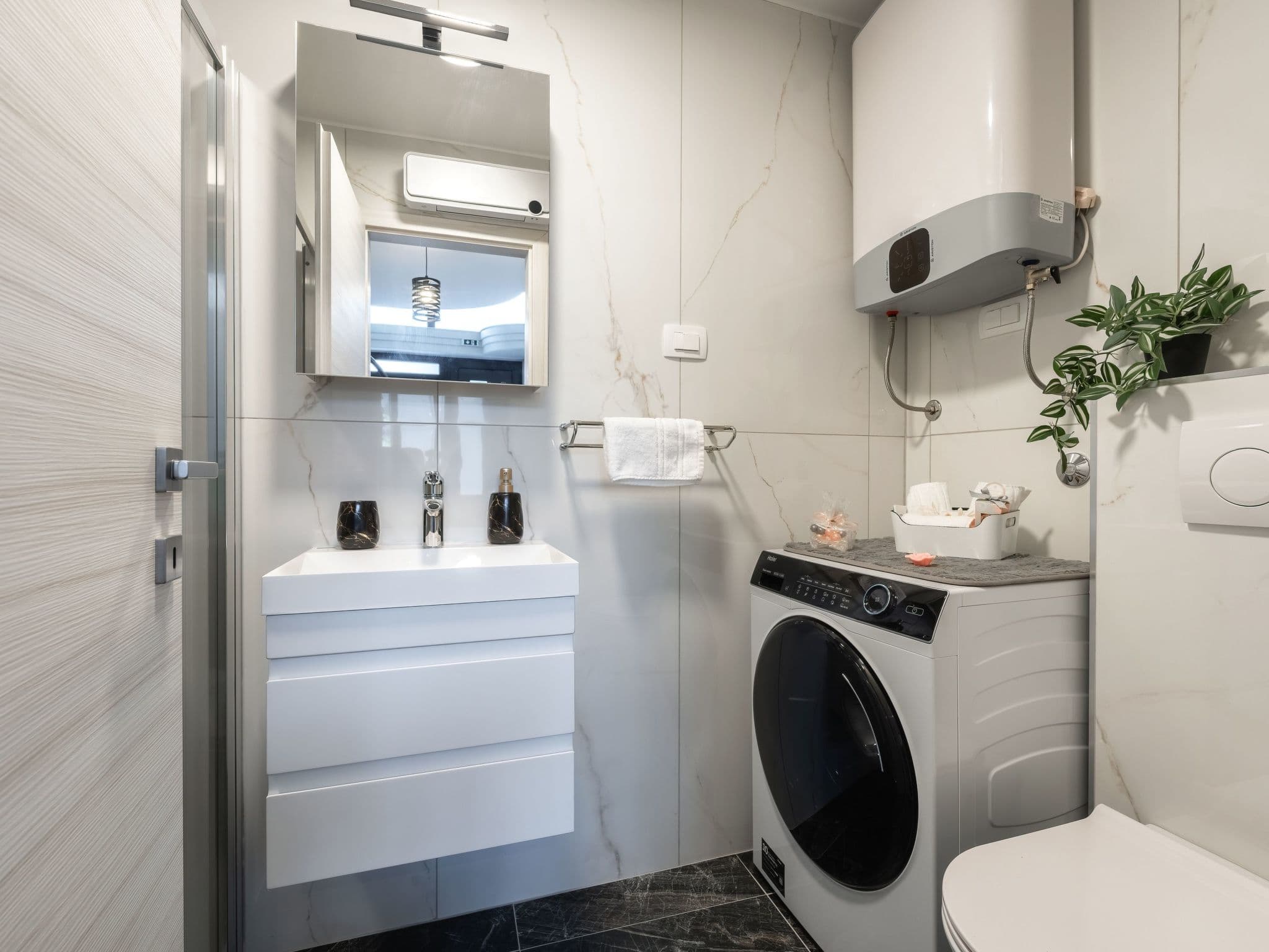 Bathroom / Wellness