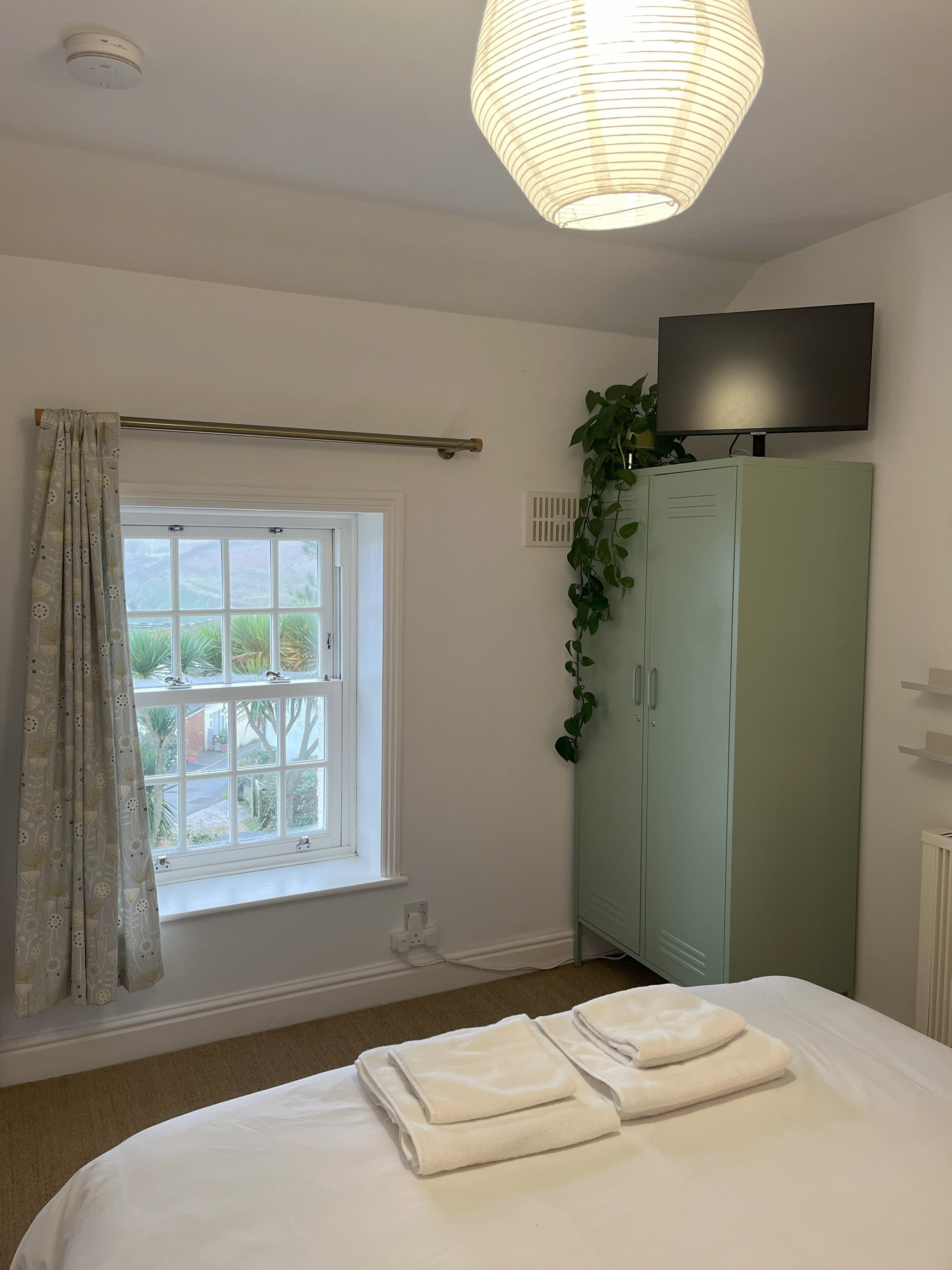 Front bedroom 