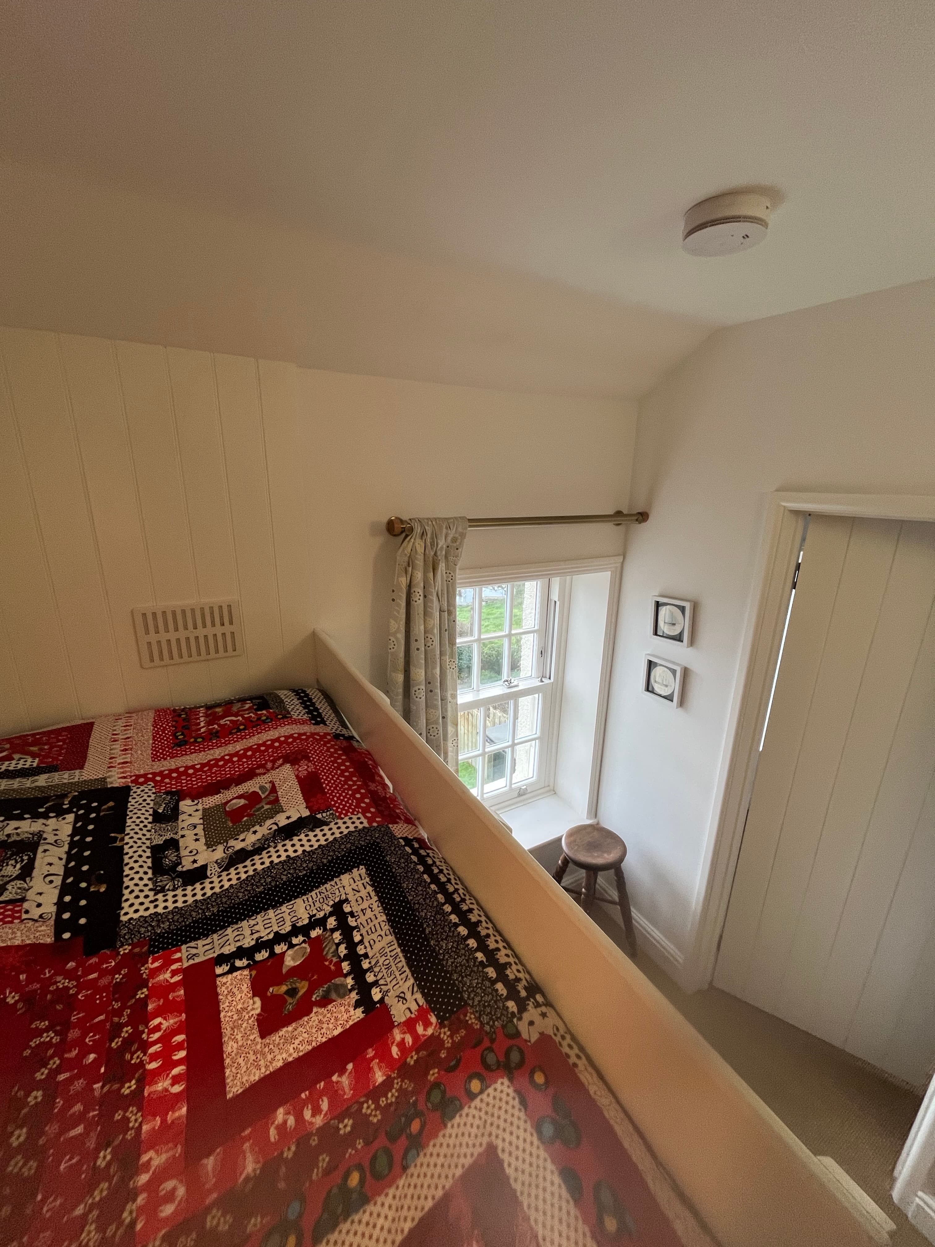 Walk-through room 
