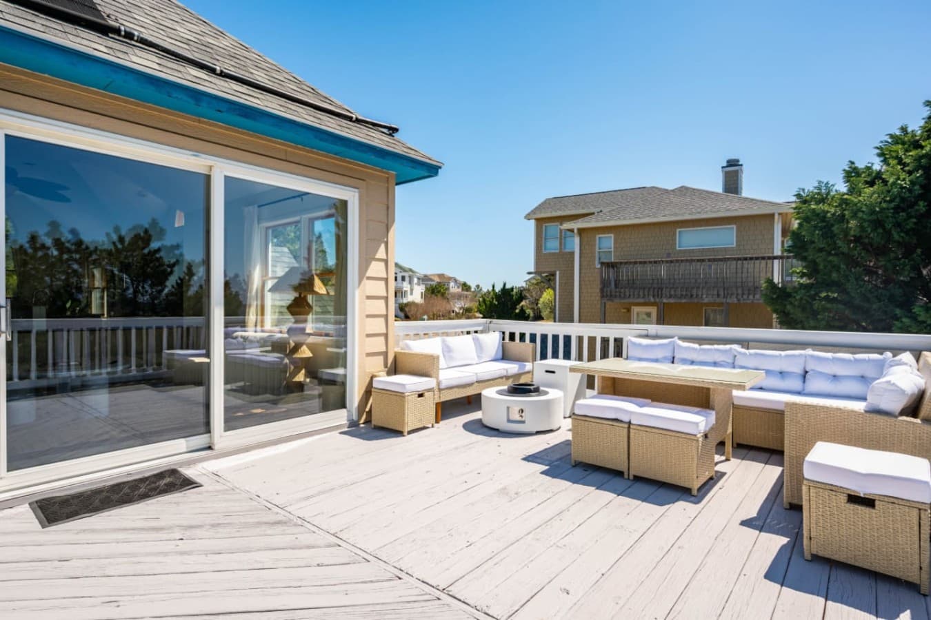 Spacious upper deck w/ cushioned seating, ideal for sunny afternoons & relaxed gatherings.