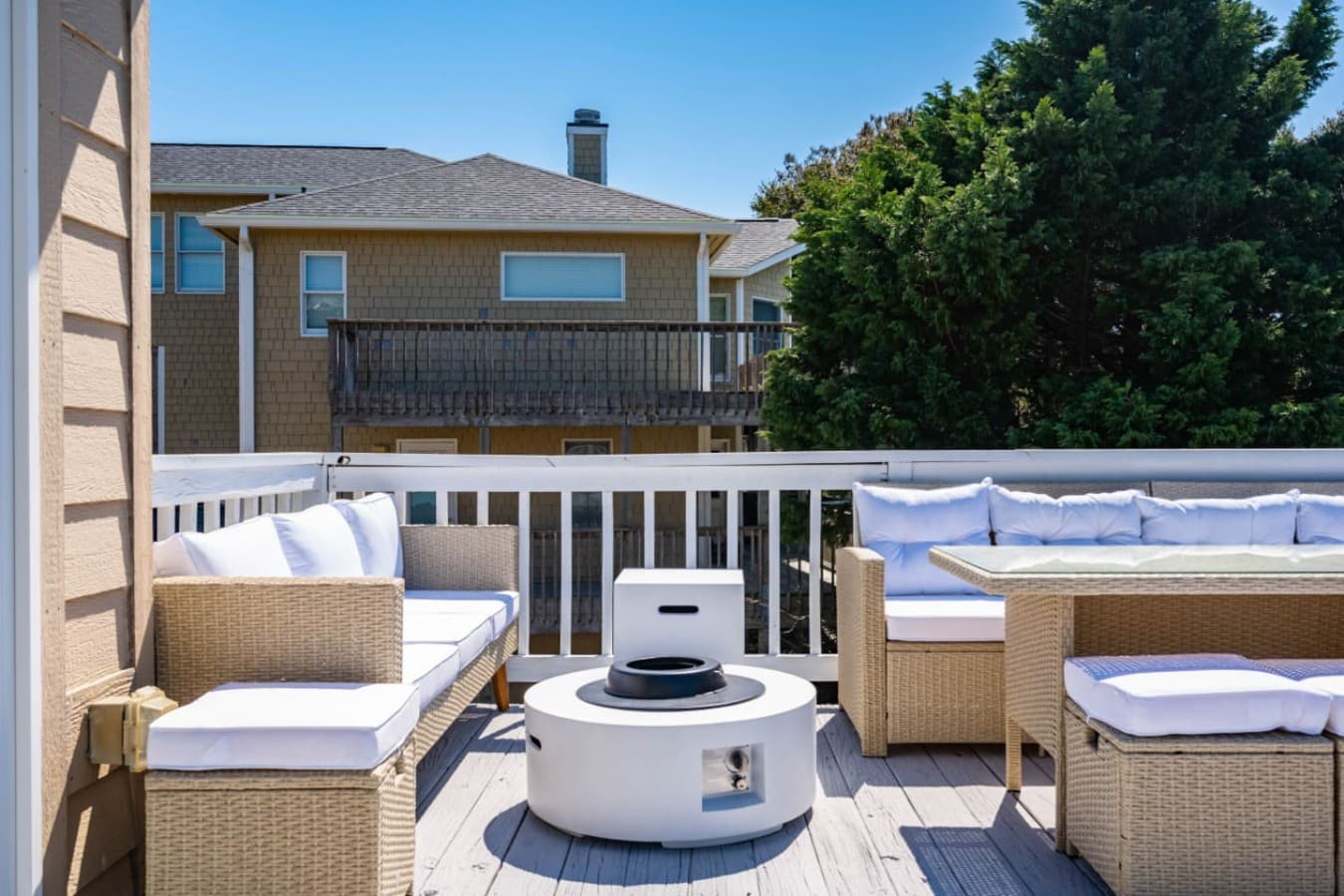 Deck seating w/ a clear view back to the home, great for group hangouts.