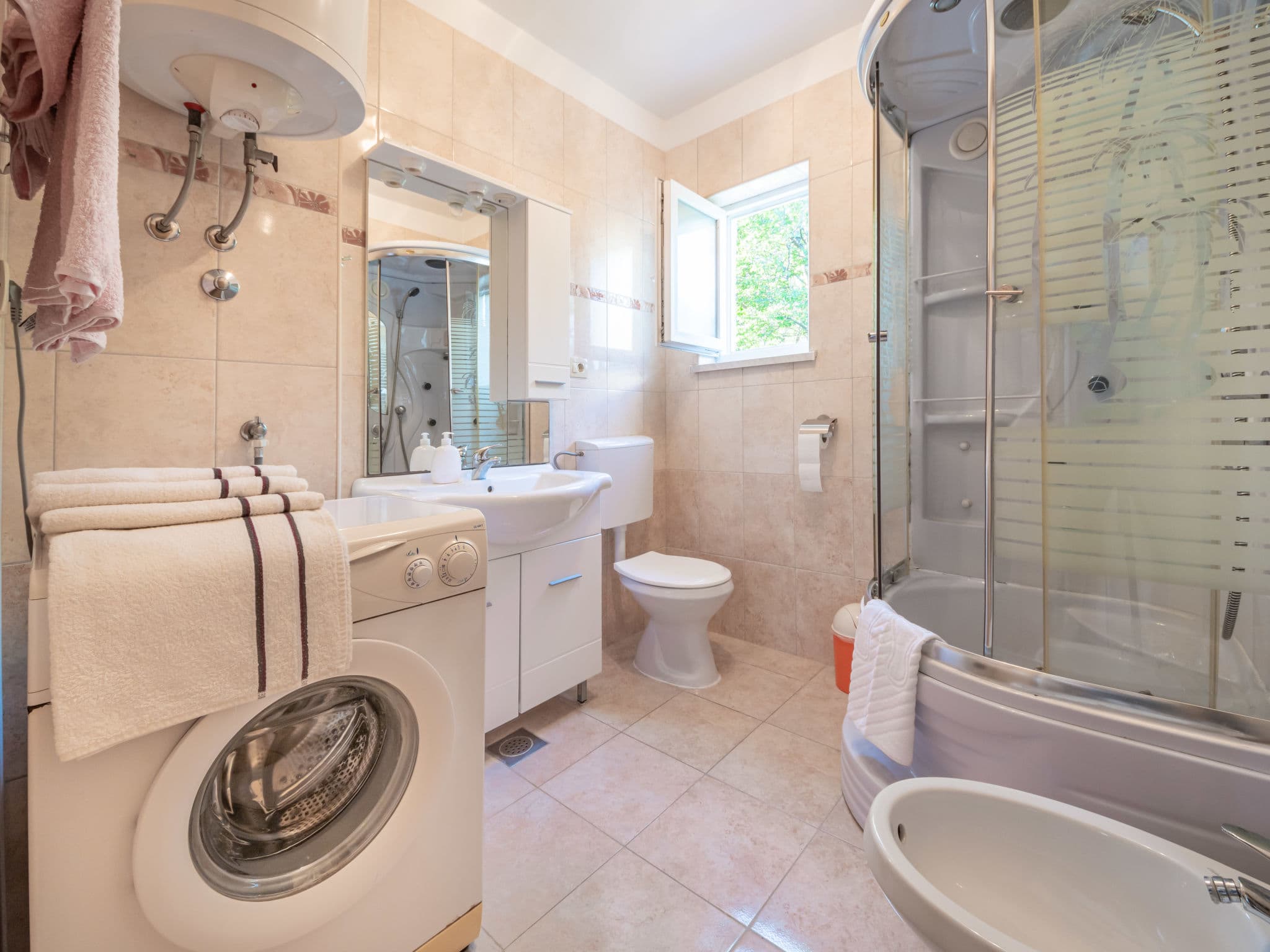 Bathroom / Wellness