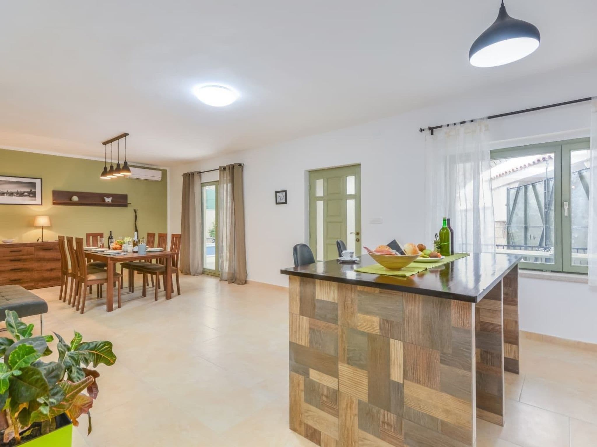 Kitchen / Dining Room