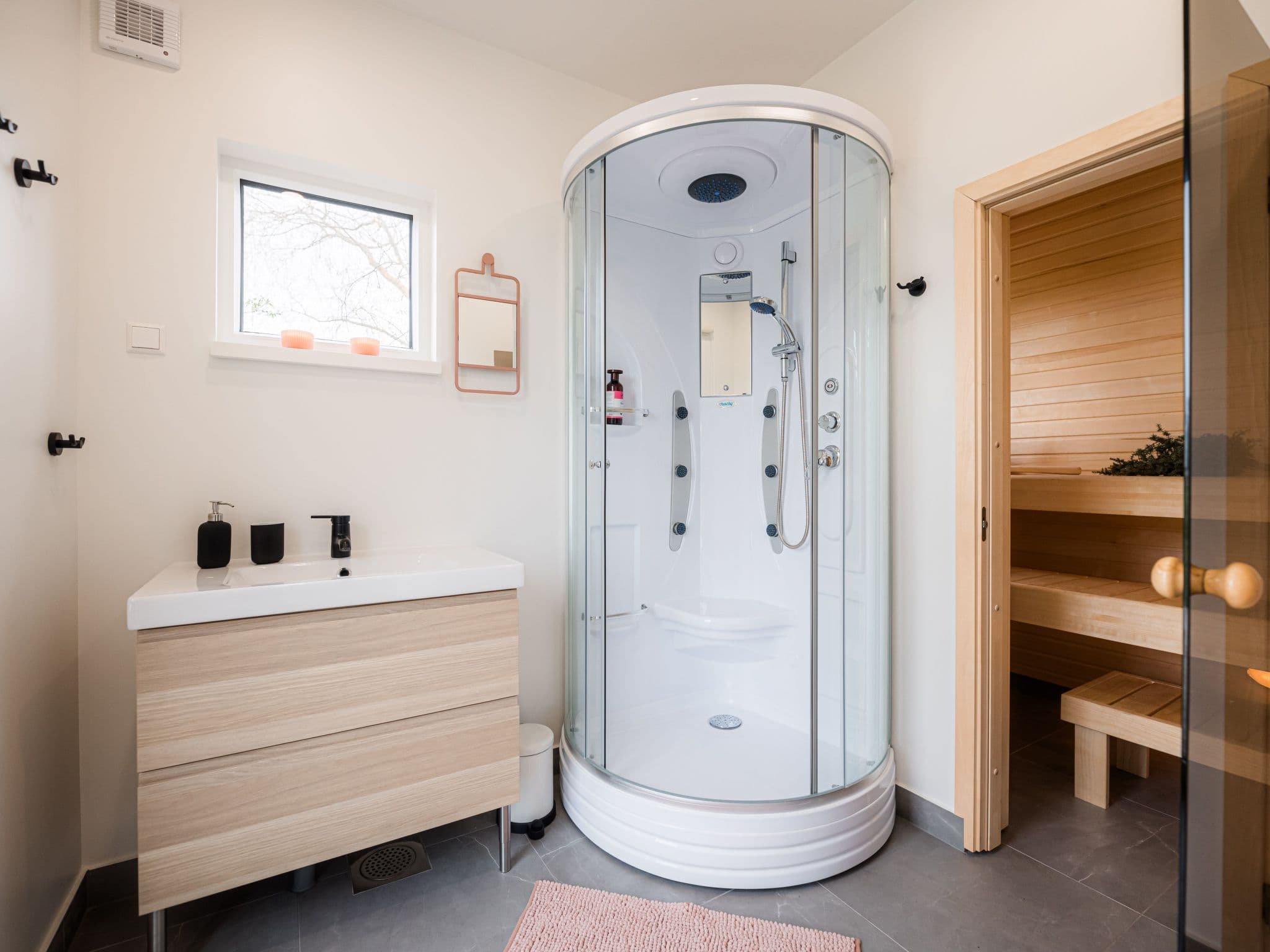 Bathroom / Wellness