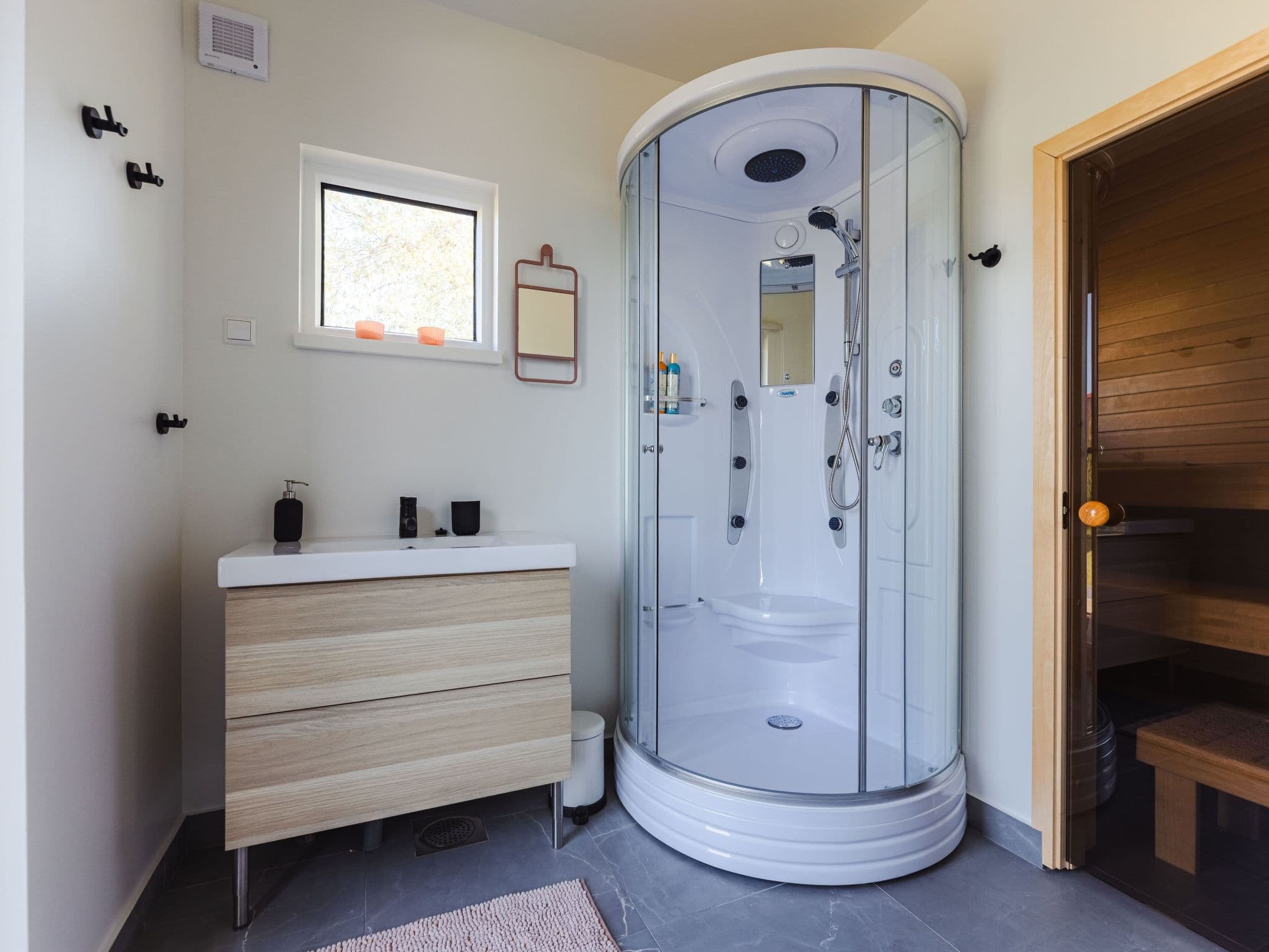 Bathroom / Wellness