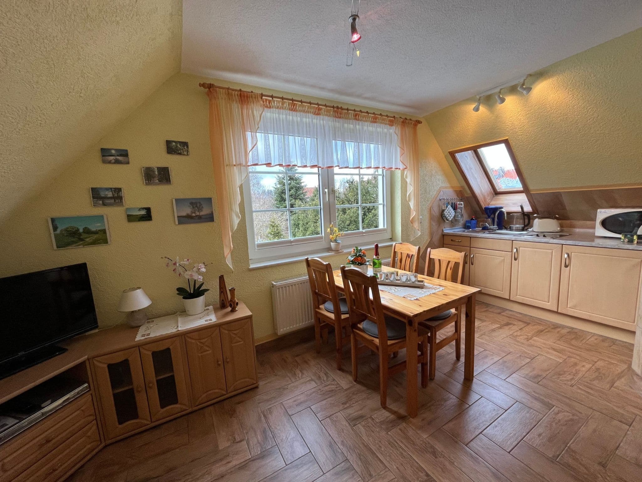 Kitchen / Dining Room