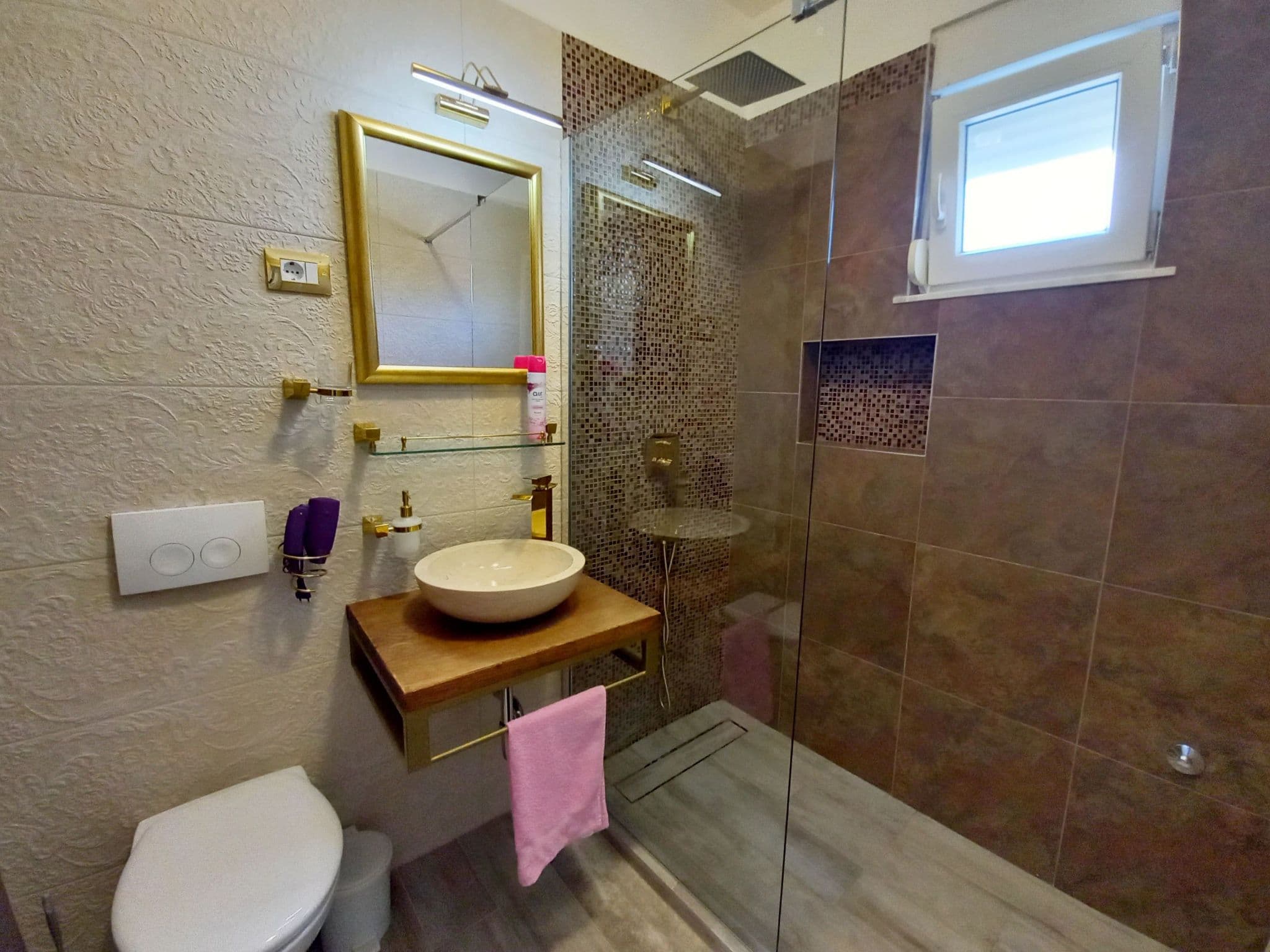 Bathroom / Wellness