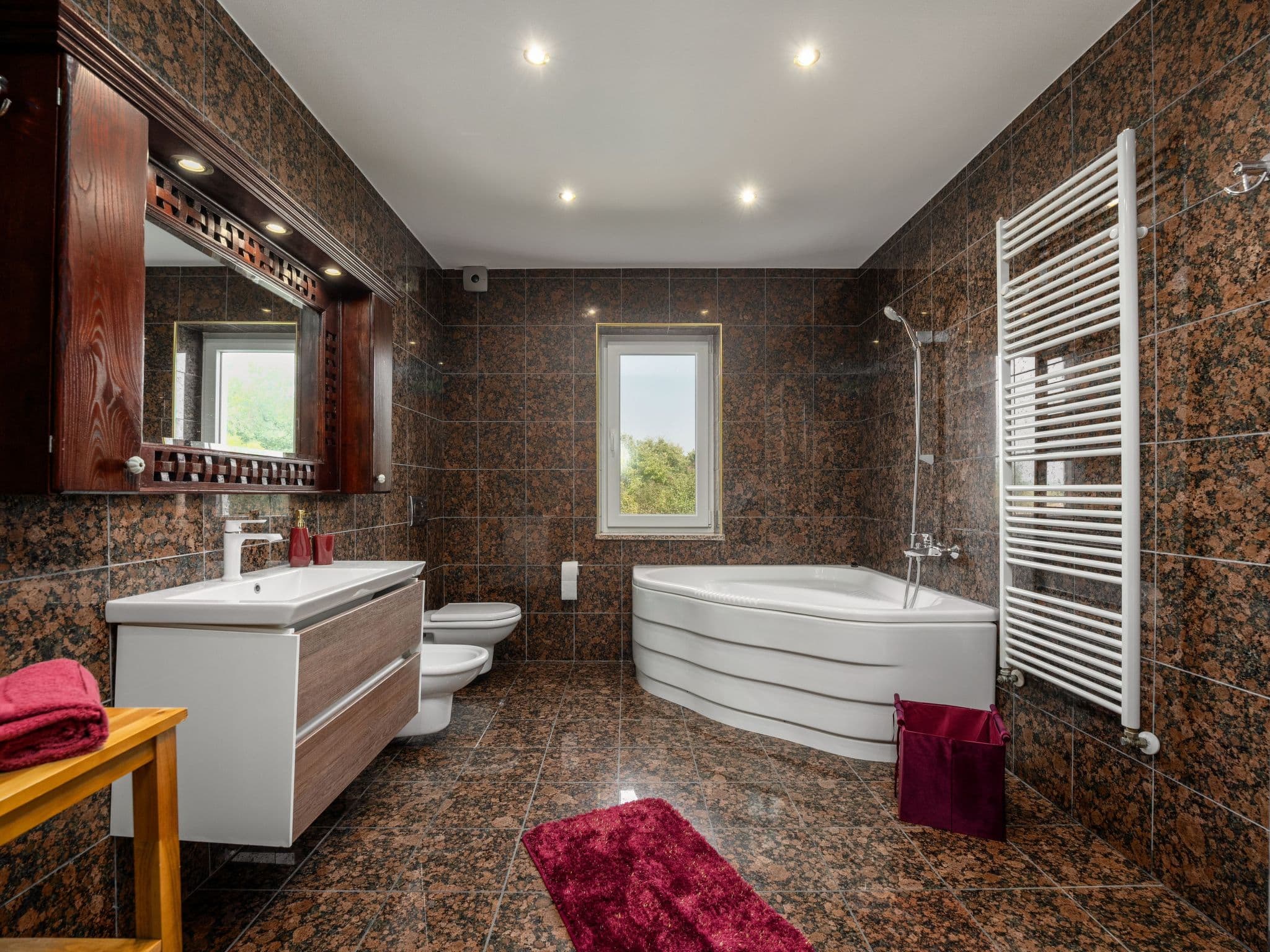 Bathroom / Wellness