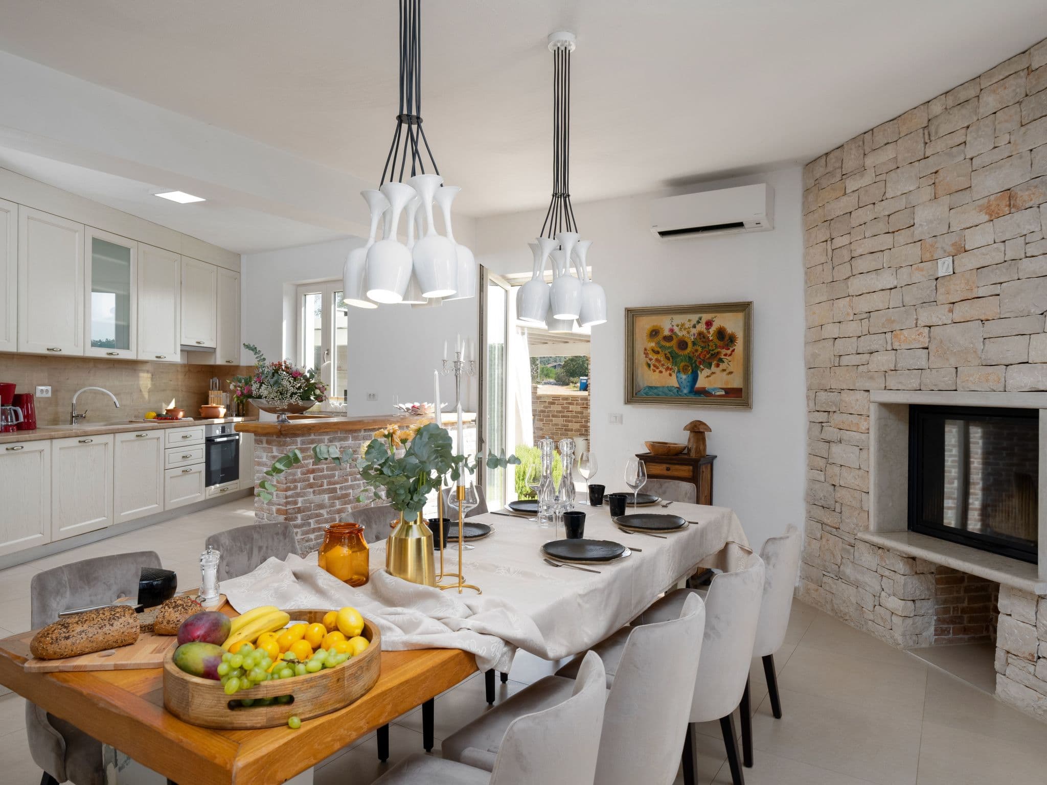 Kitchen / Dining Room