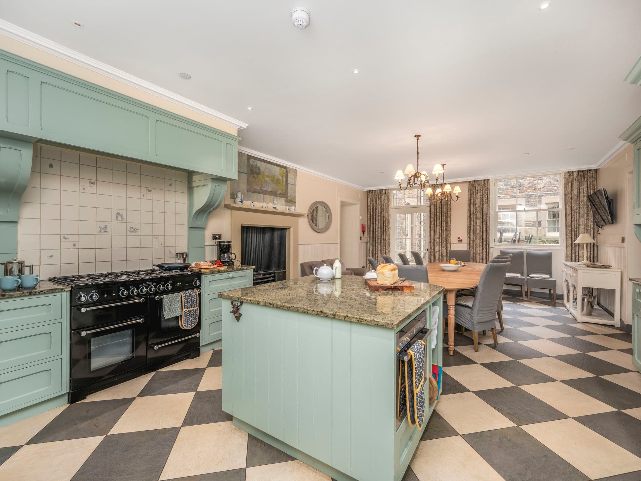 Kitchen / Dining Room