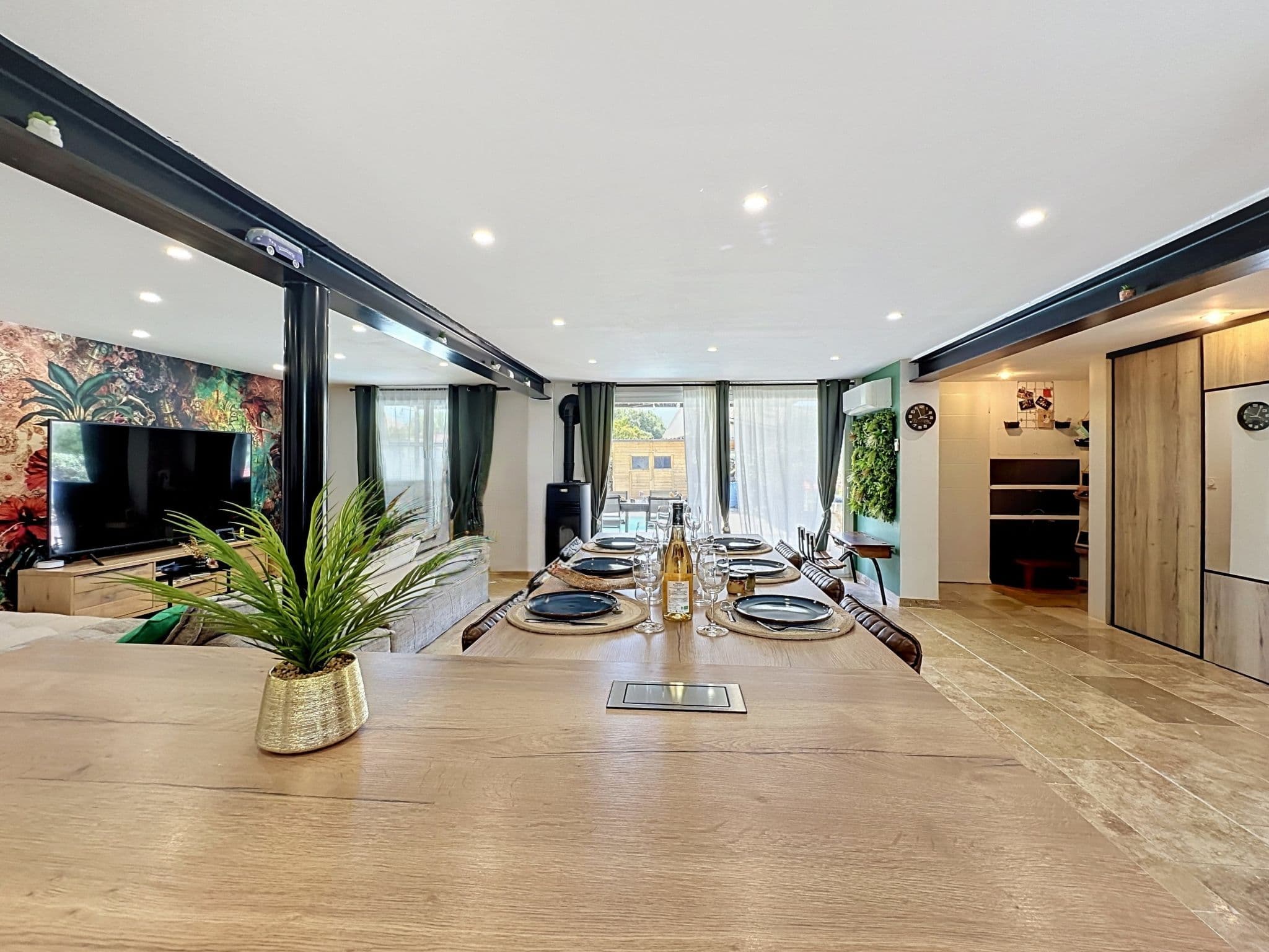 Kitchen / Dining Room