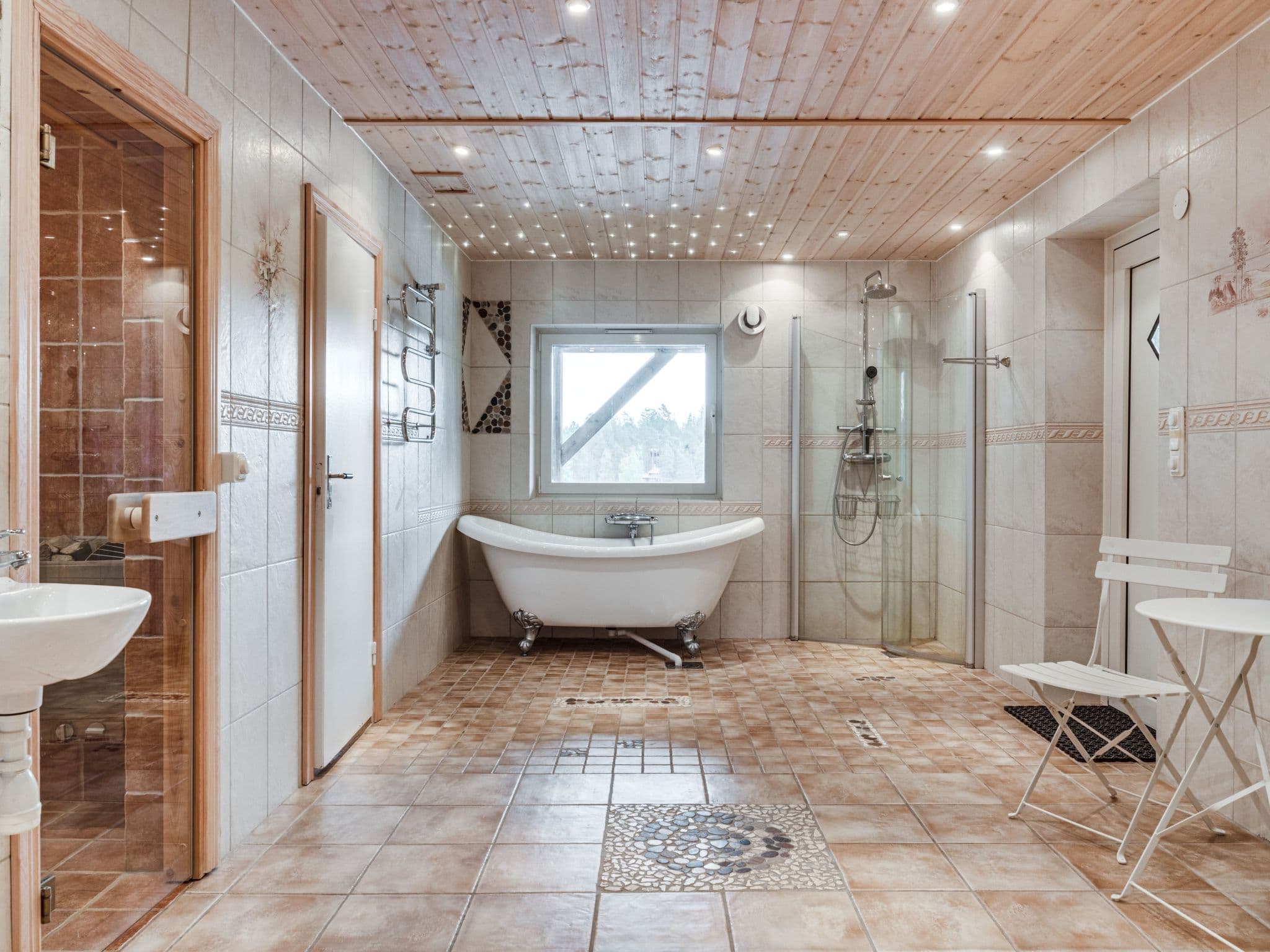 Bathroom / Wellness