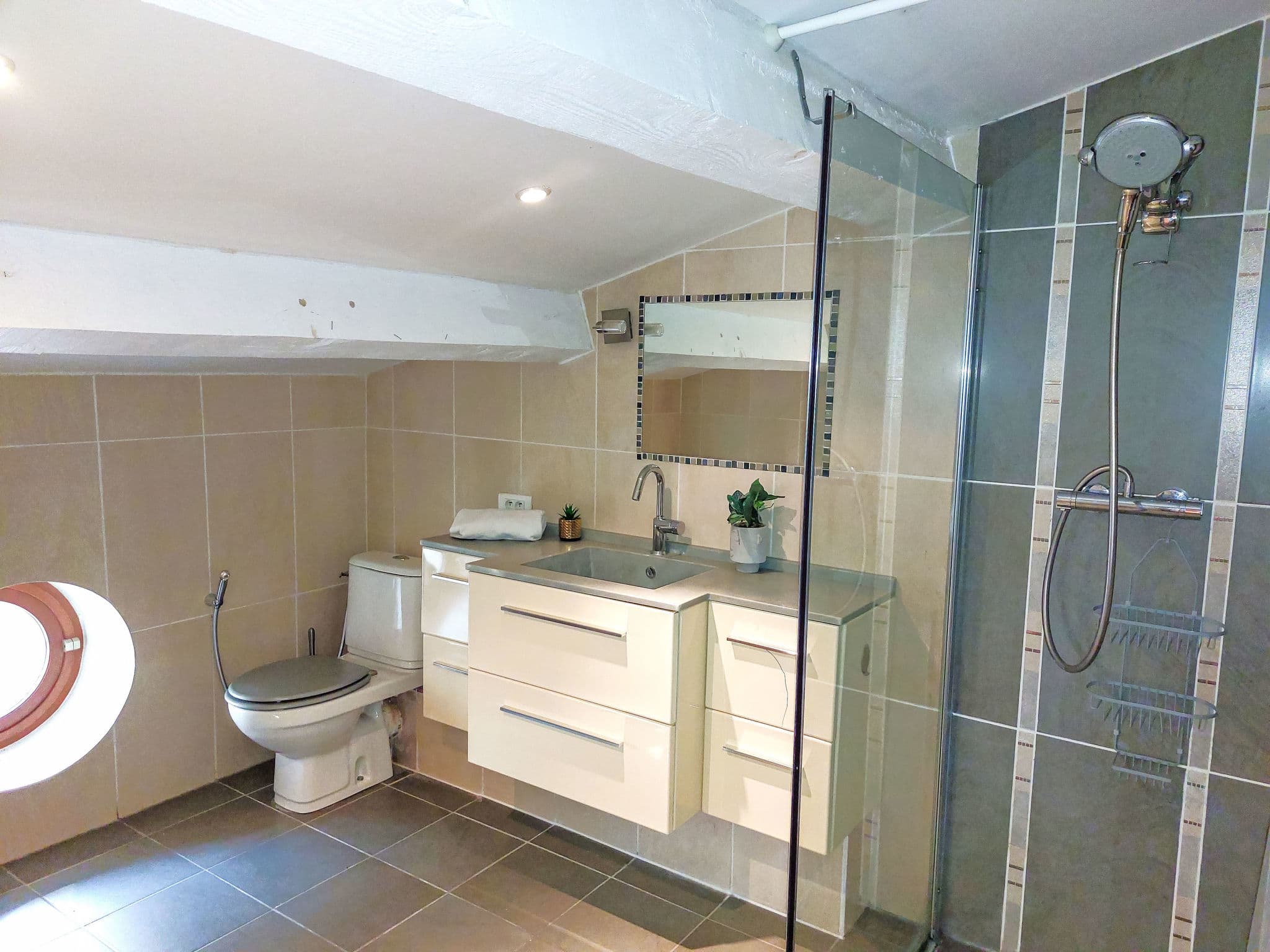 Bathroom / Wellness