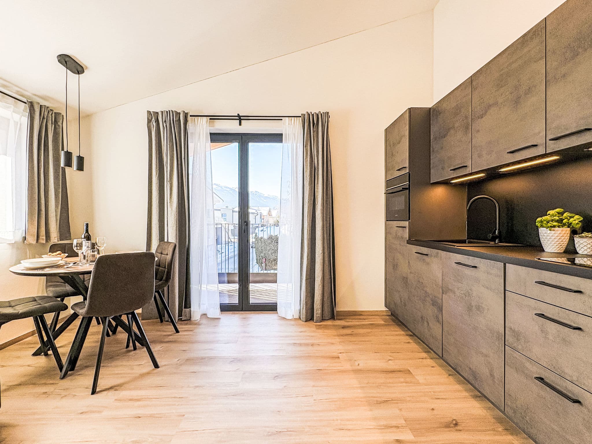 Kitchen / Dining Room