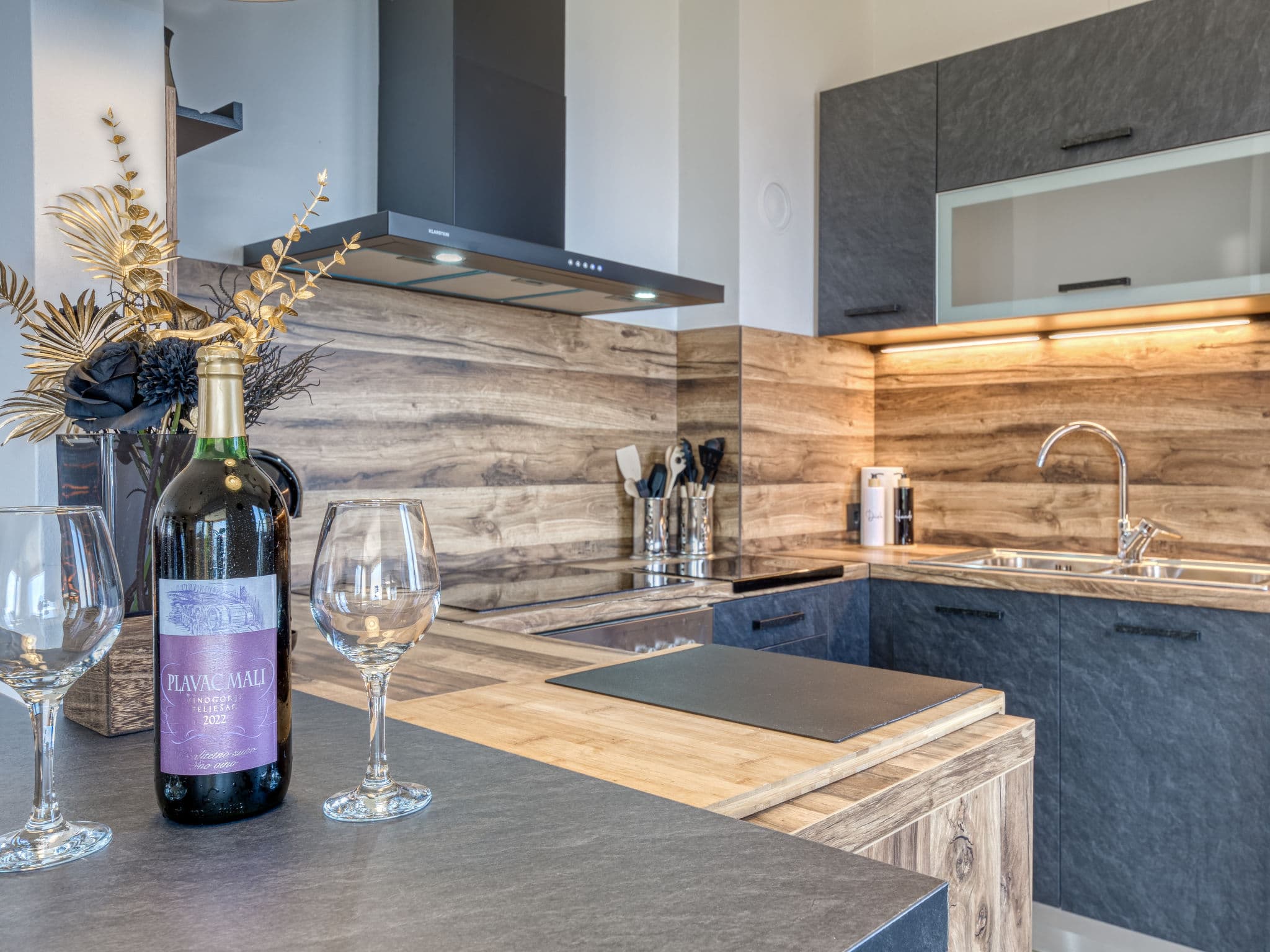 Kitchen / Dining Room