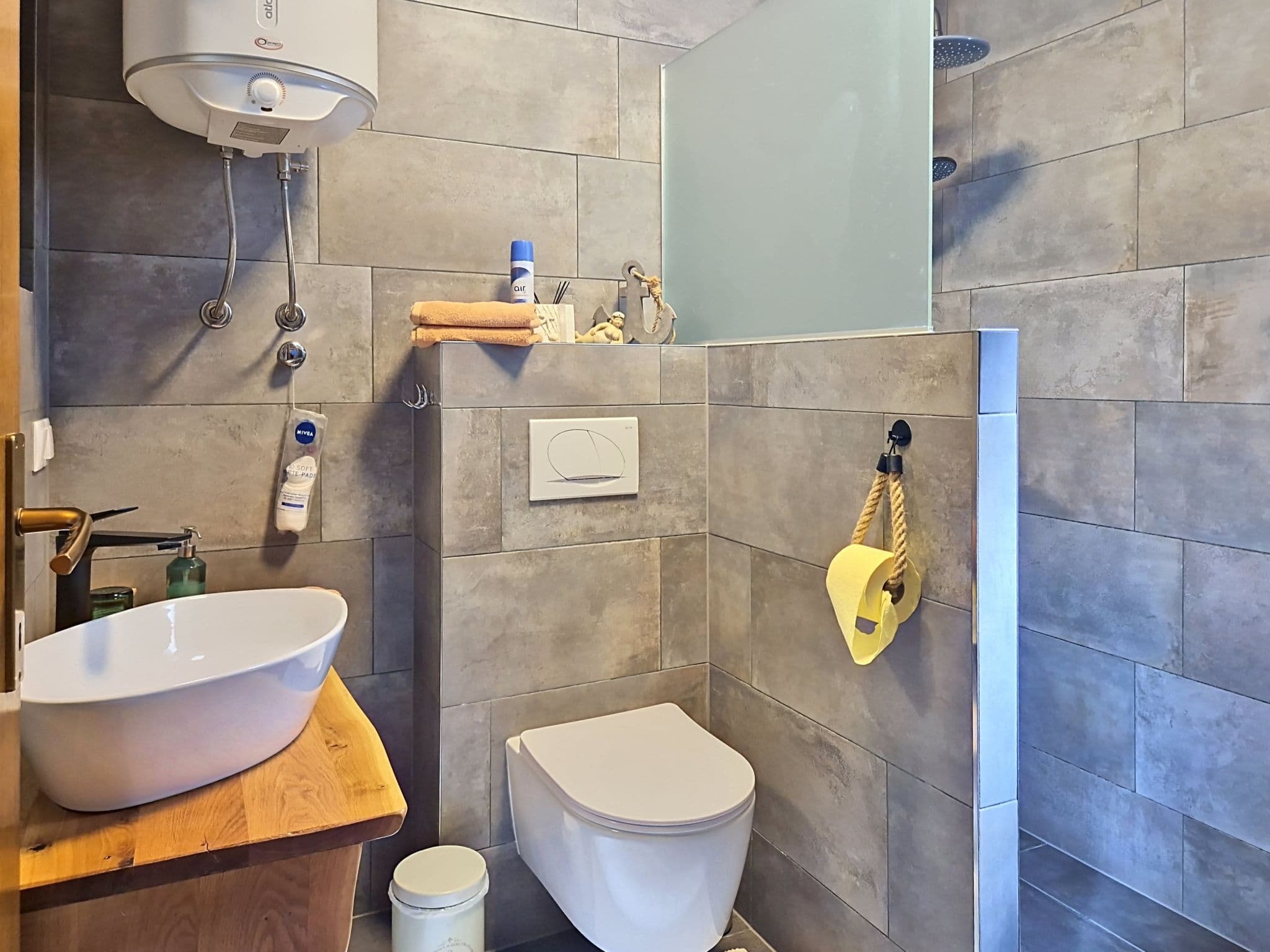 Bathroom / Wellness