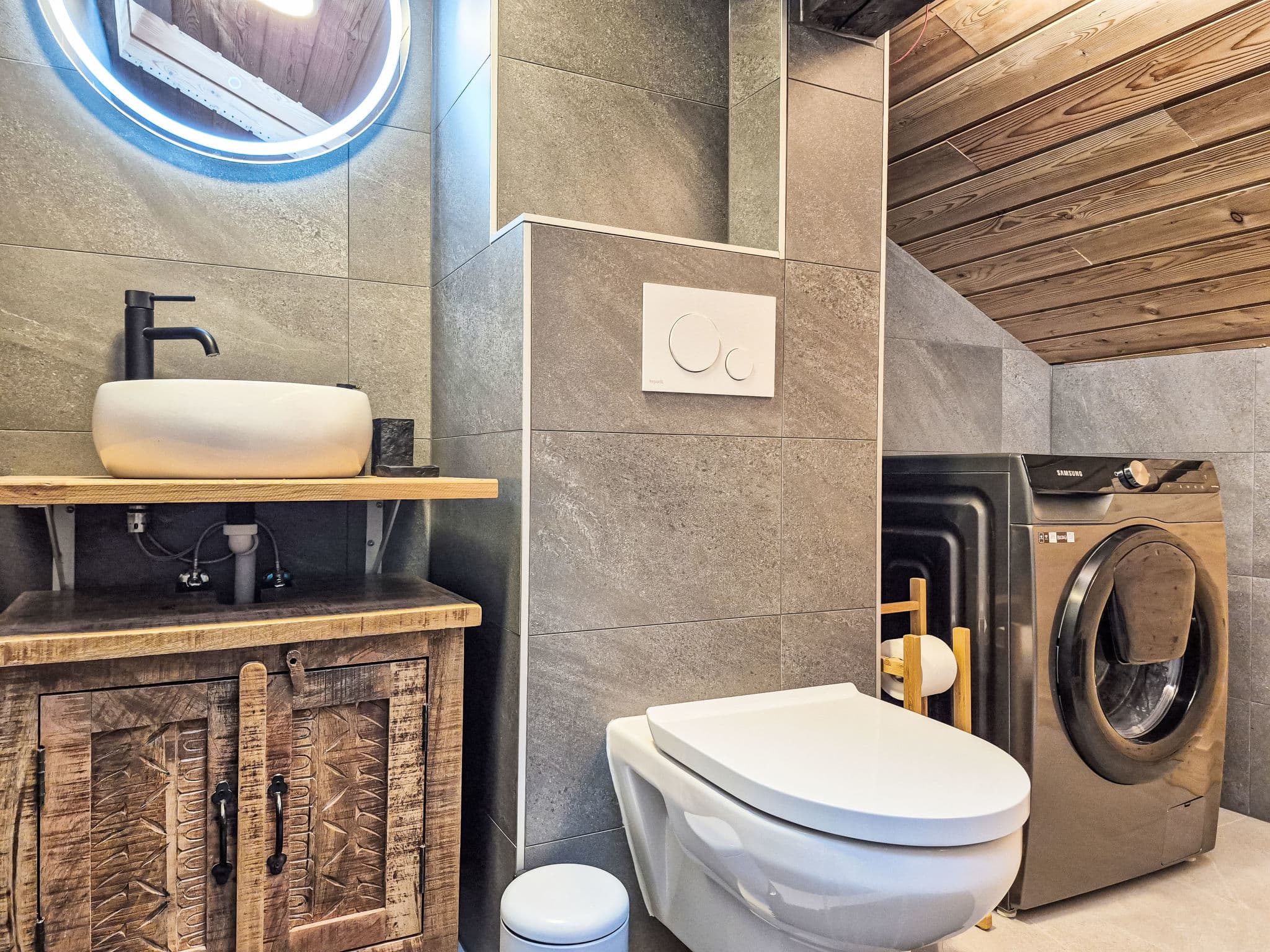 Bathroom / Wellness