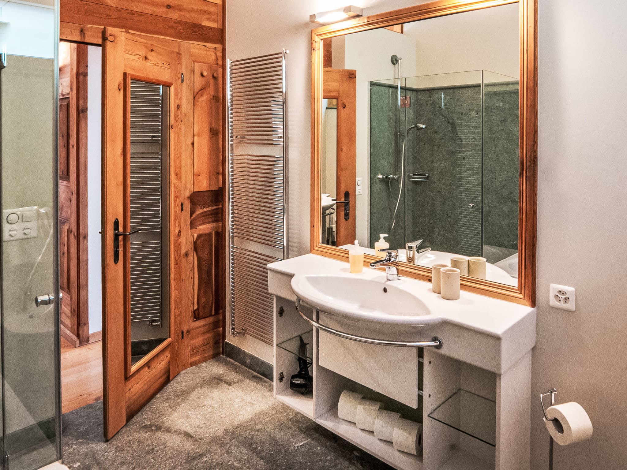 Bathroom / Wellness