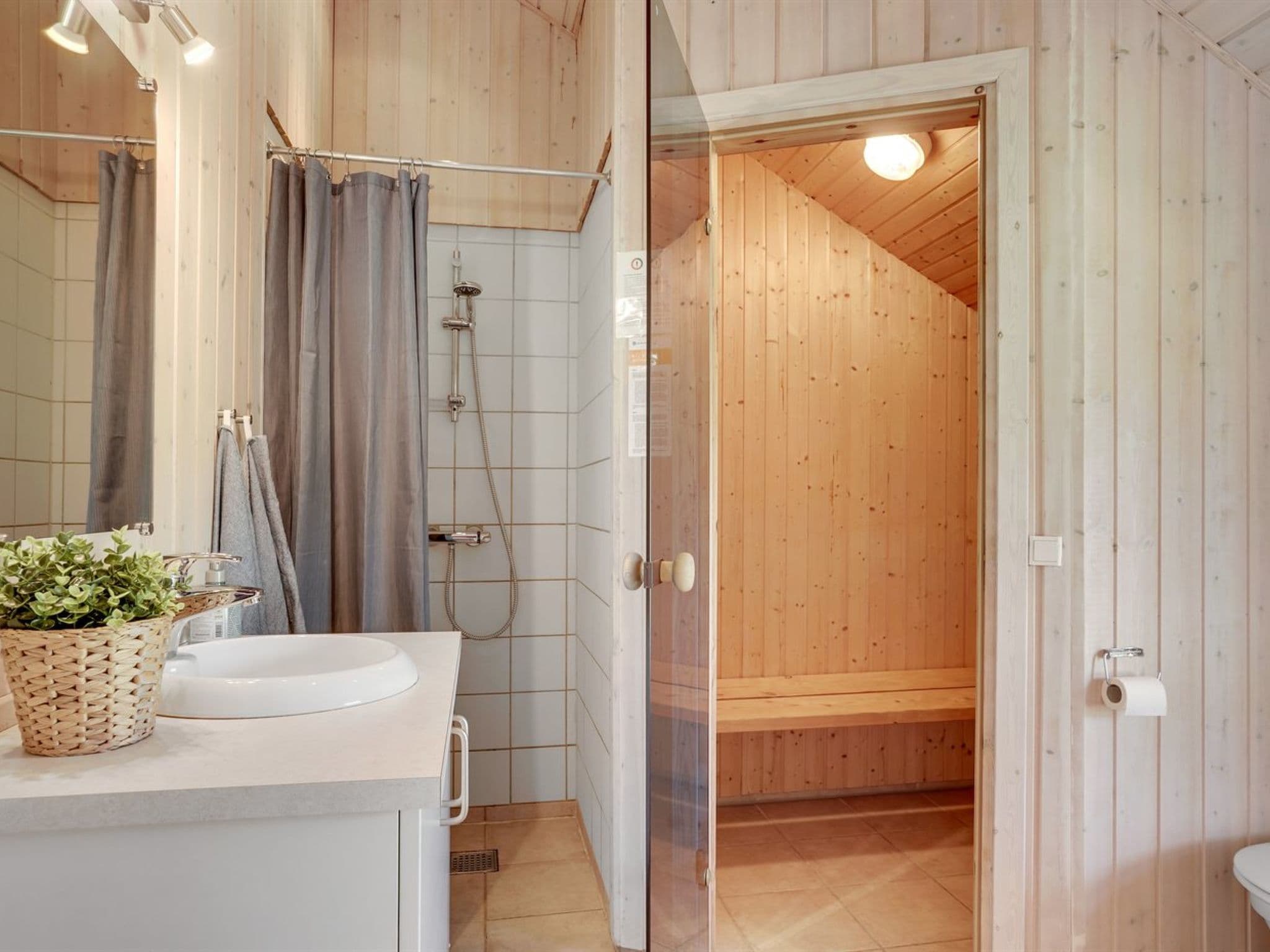 Bathroom / Wellness