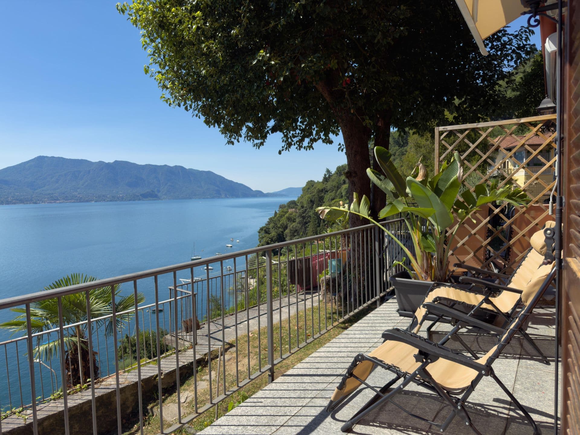 Smeraldo Zimmer mit Terrasse Villa Angelina mit Seeblick Lago Maggiore See