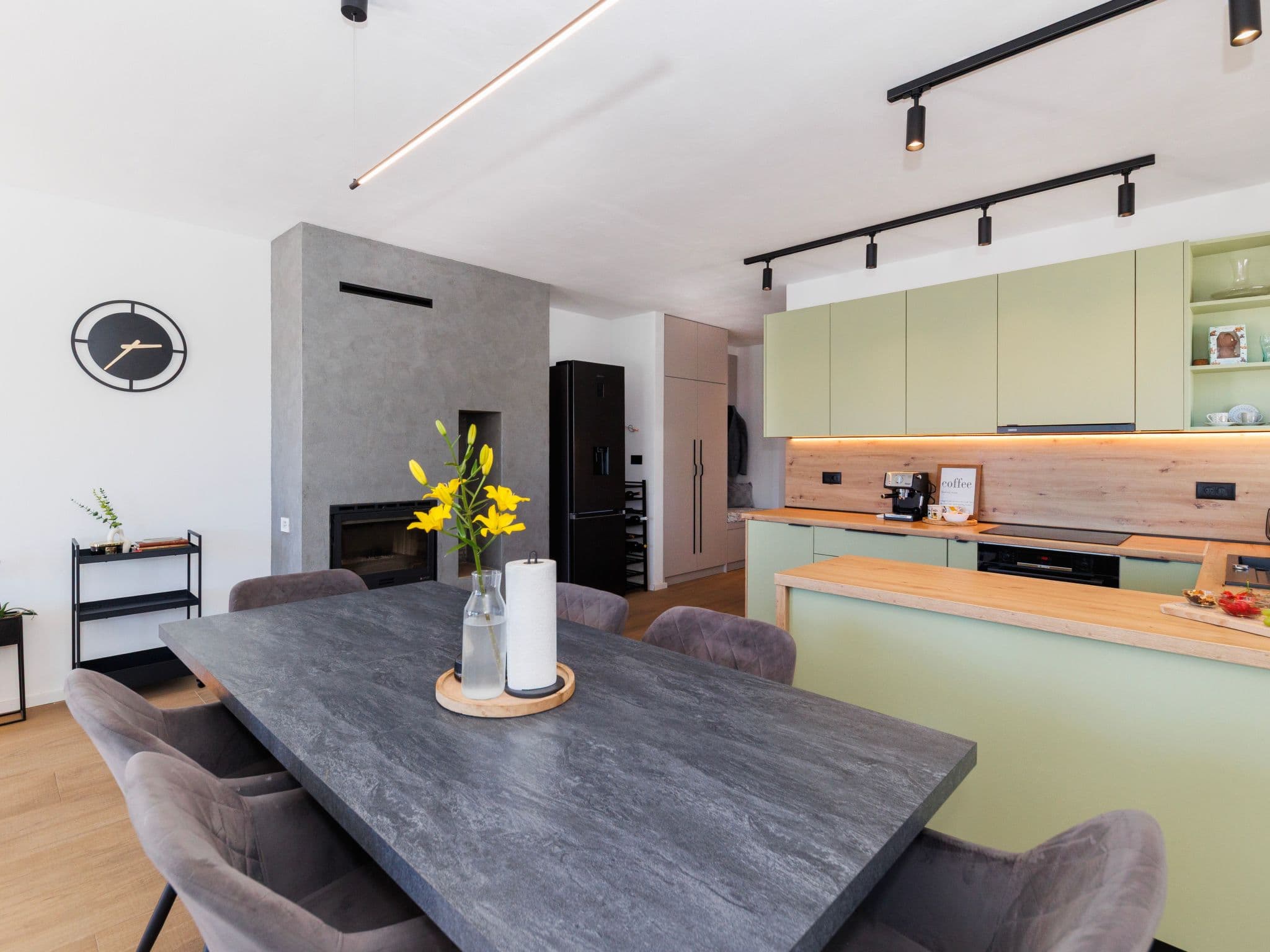 Kitchen / Dining Room