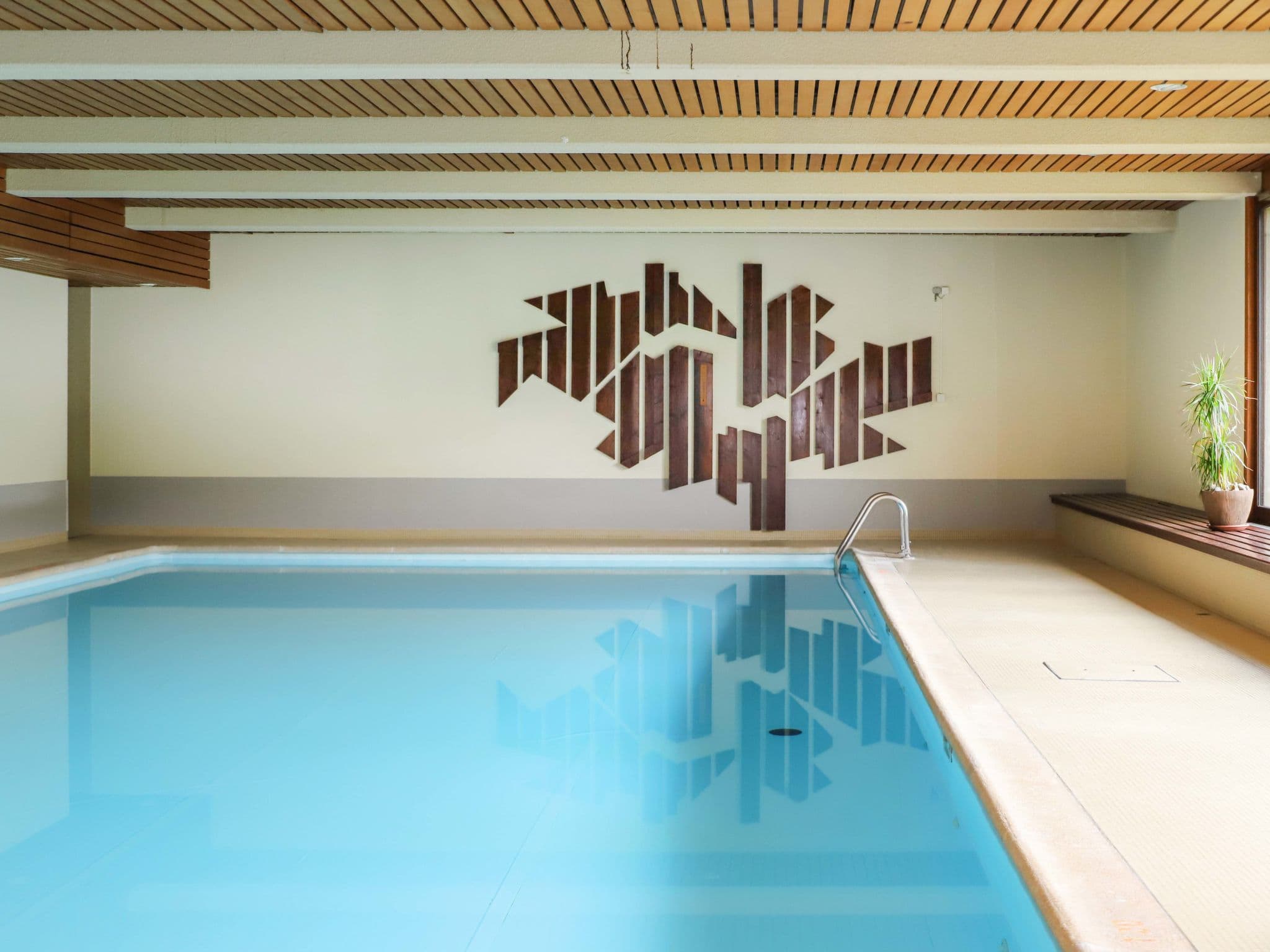 Pool Indoor
