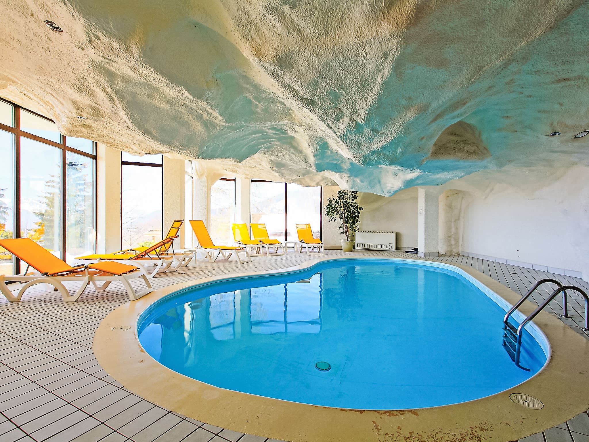 Pool Indoor