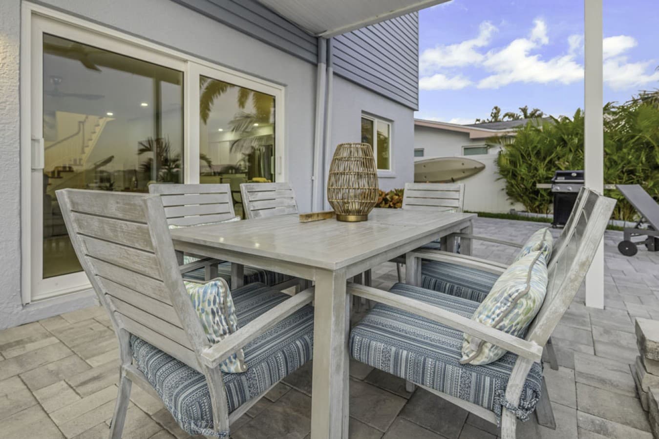16 VA-outdoor-dining-area.jpg