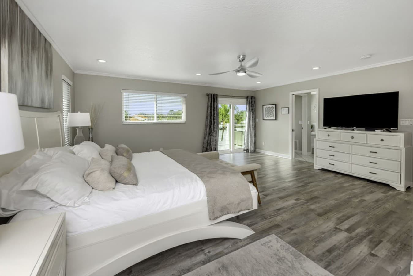 18 VA-upstairs-master-bedroom-4.jpg