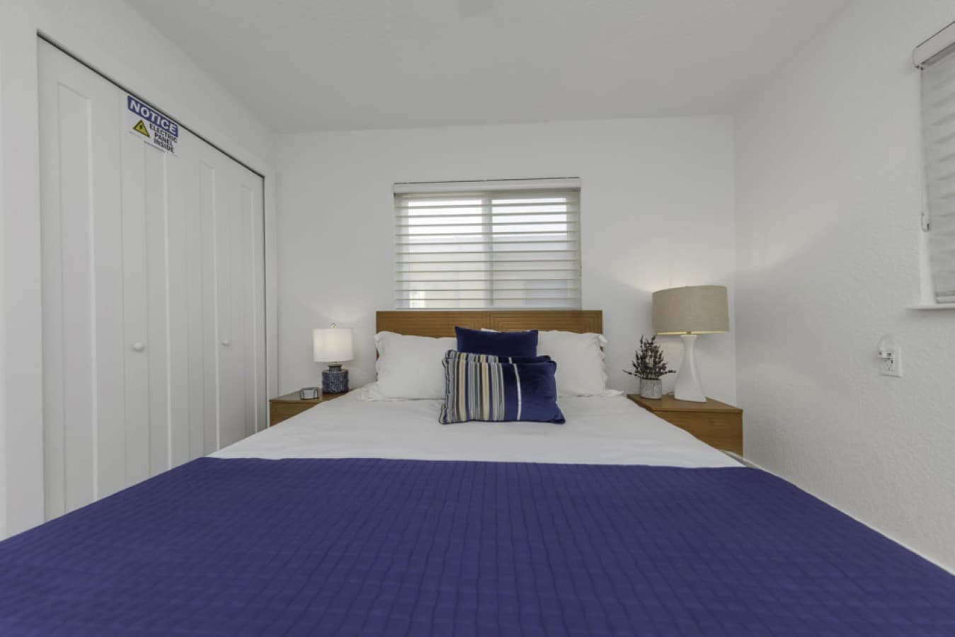 26 VA-DS-Queen-Bedroom-4.jpg