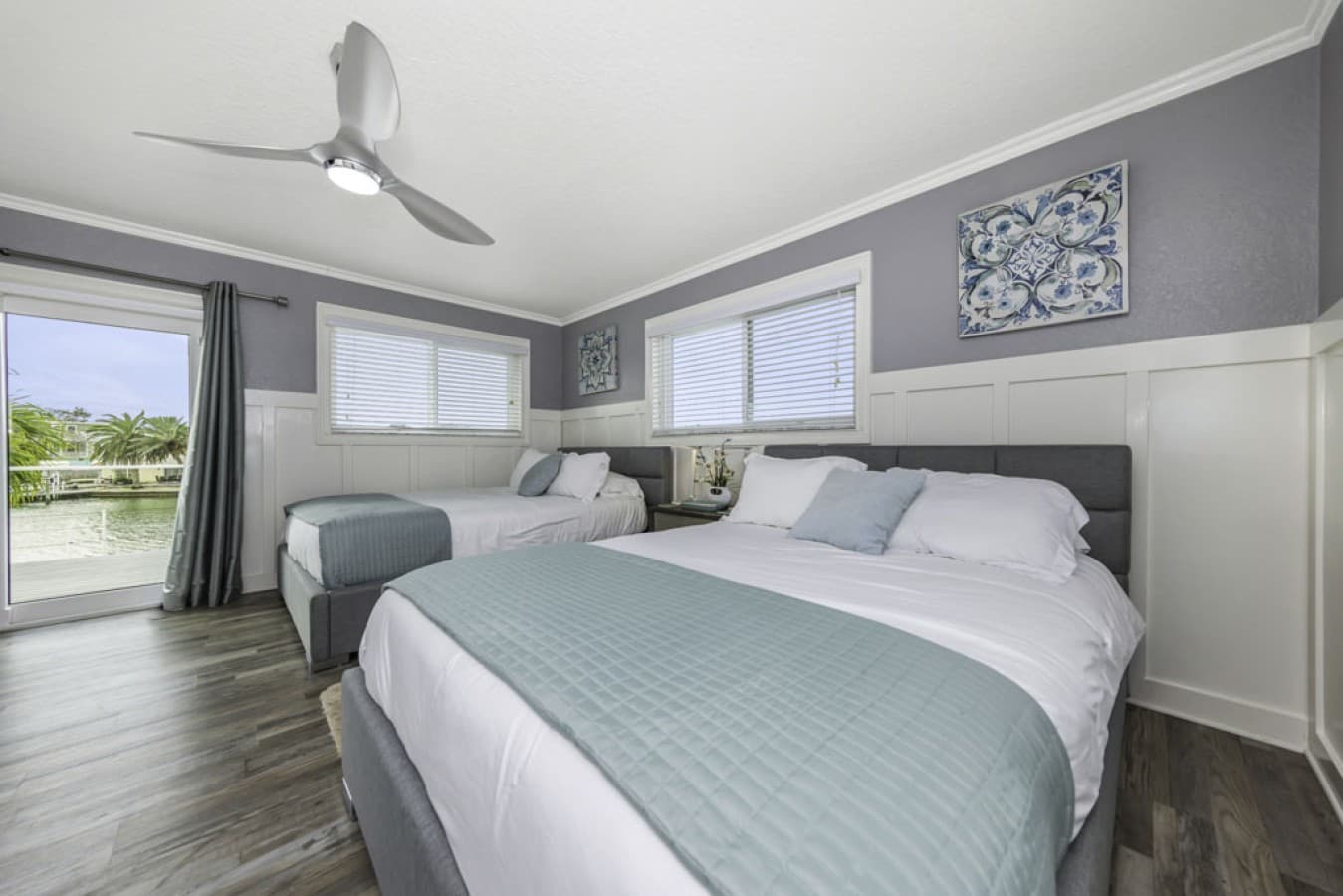28 VA-US-queen-dbl-bedroom.jpg