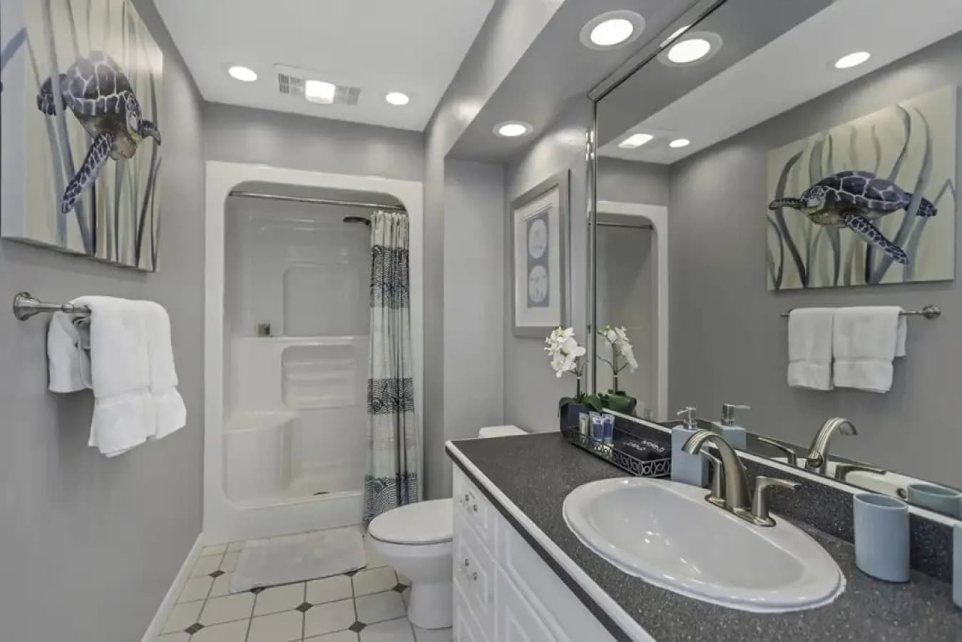 30 VA-US-queen-dbl-bath.jpeg