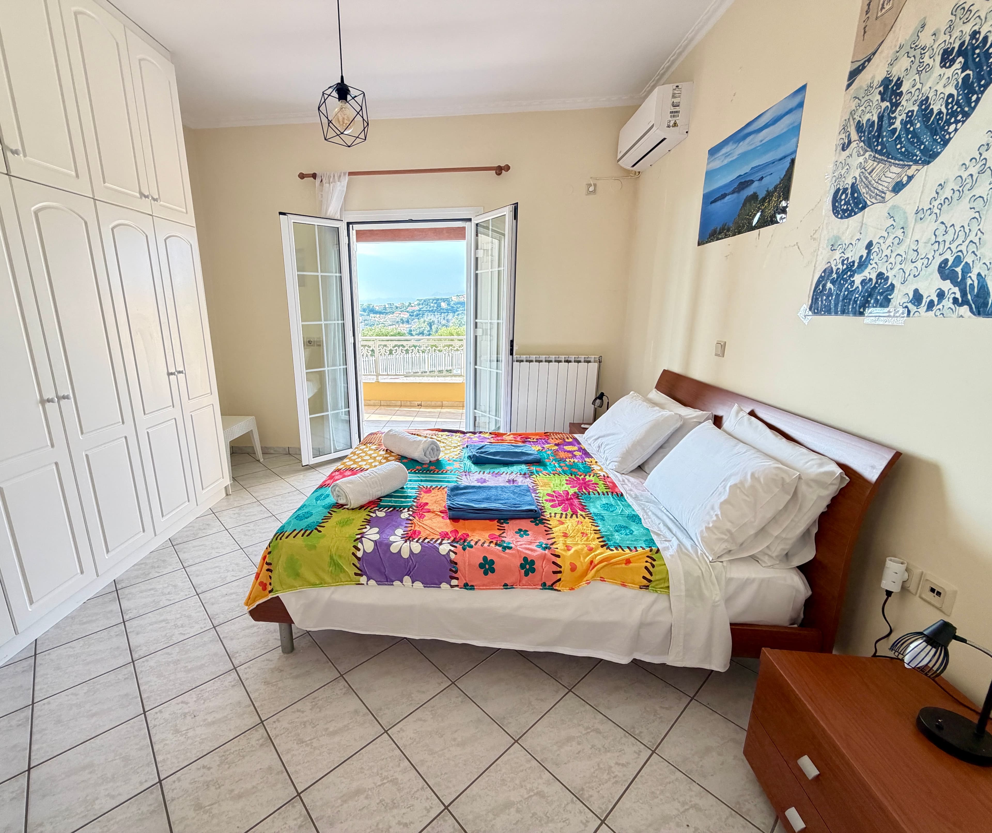 En-suite downstairs room with balcony and seaview