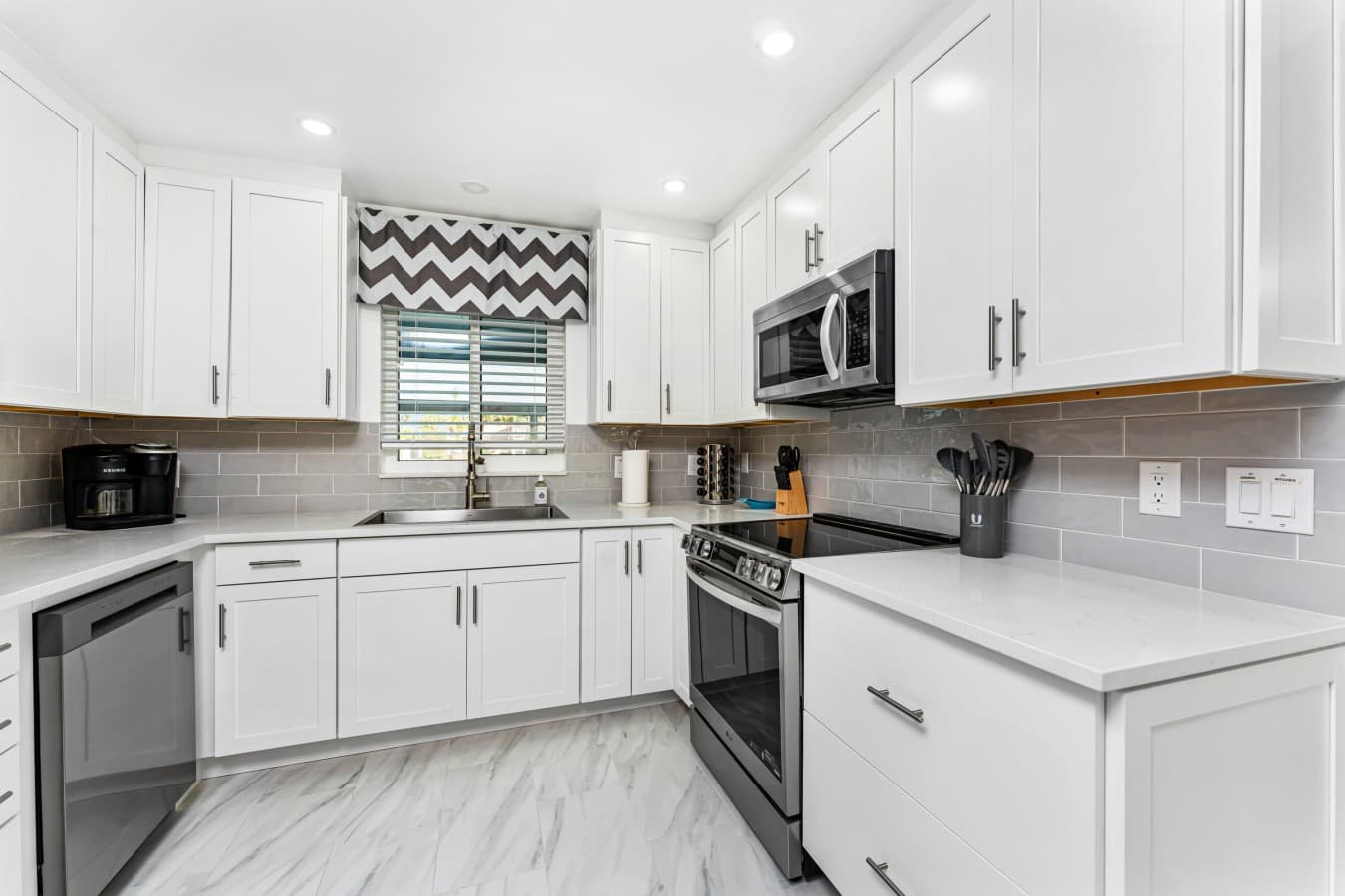 21 440 Capri Isles Ct-11.jpg