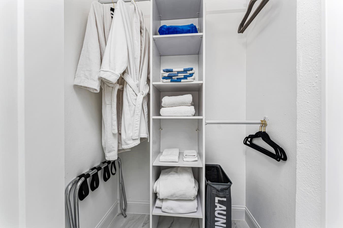 24 440 Capri Isles Ct-29.jpg
