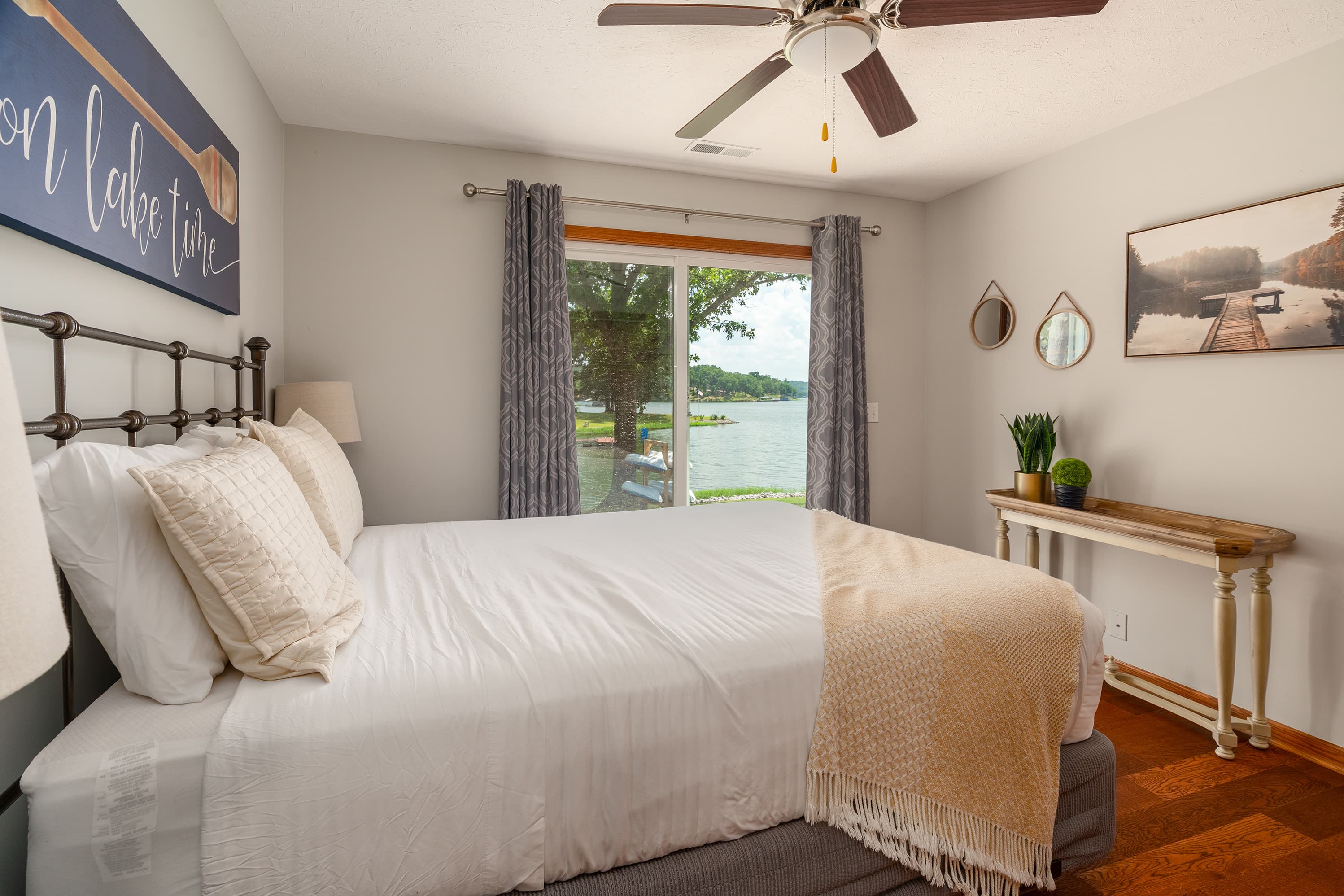 Bedroom 3- queen bed with walkout overlooking the lake