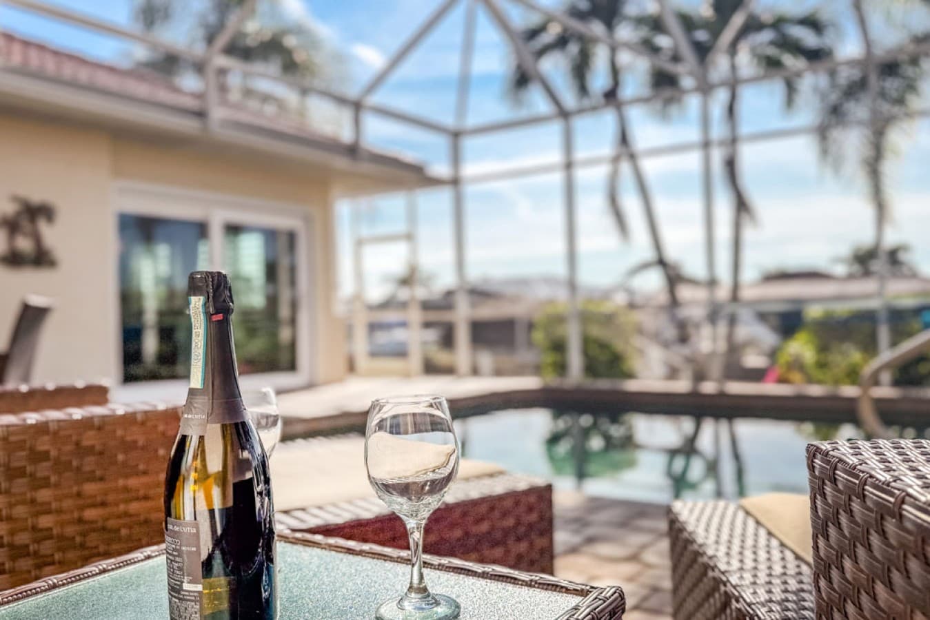 07 VH-Poolside-Sparkling-Wine.jpg